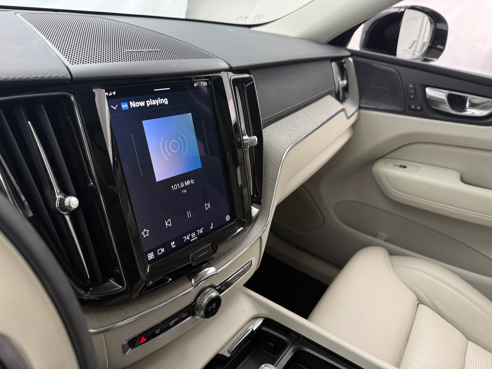 Thumbnail: 2023 Volvo XC60 - 3