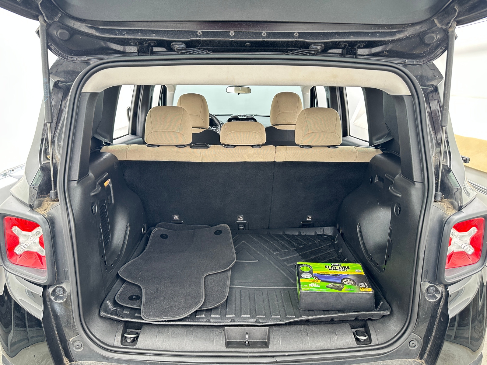 Thumbnail: 2018 Jeep Renegade - 7