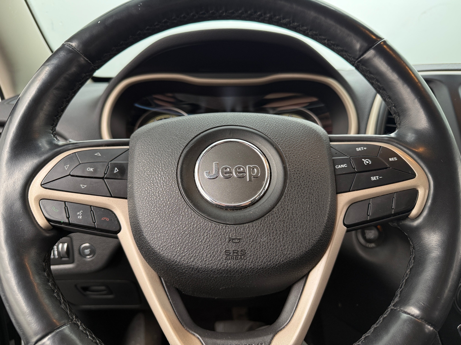 Thumbnail: 2018 Jeep Cherokee - 4