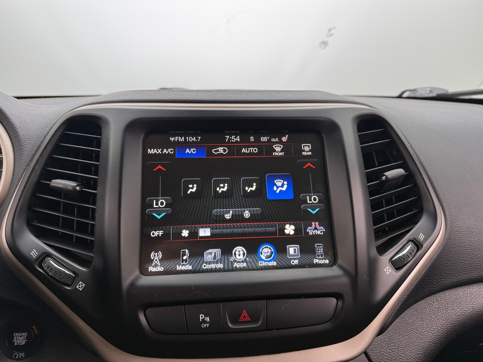 Thumbnail: 2018 Jeep Cherokee - 3