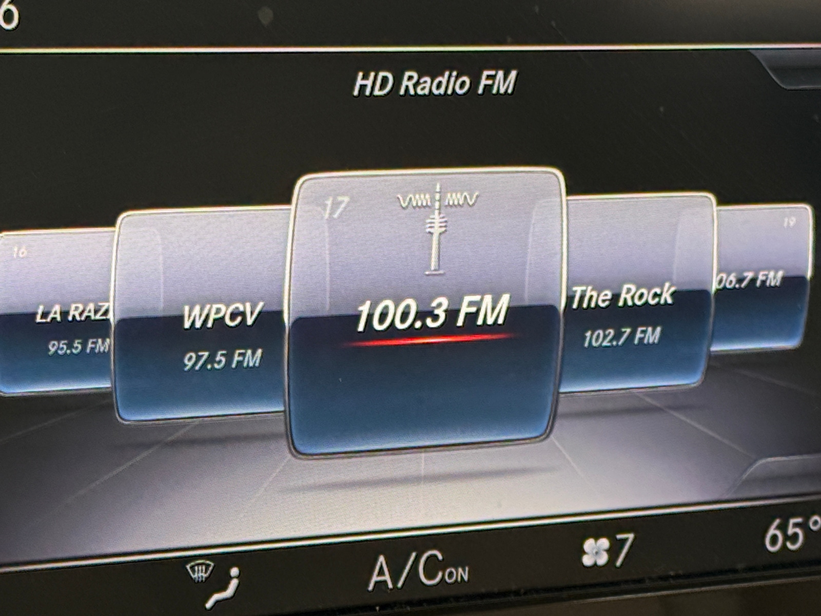 Thumbnail: 2019 Mercedes-Benz GLC - 3