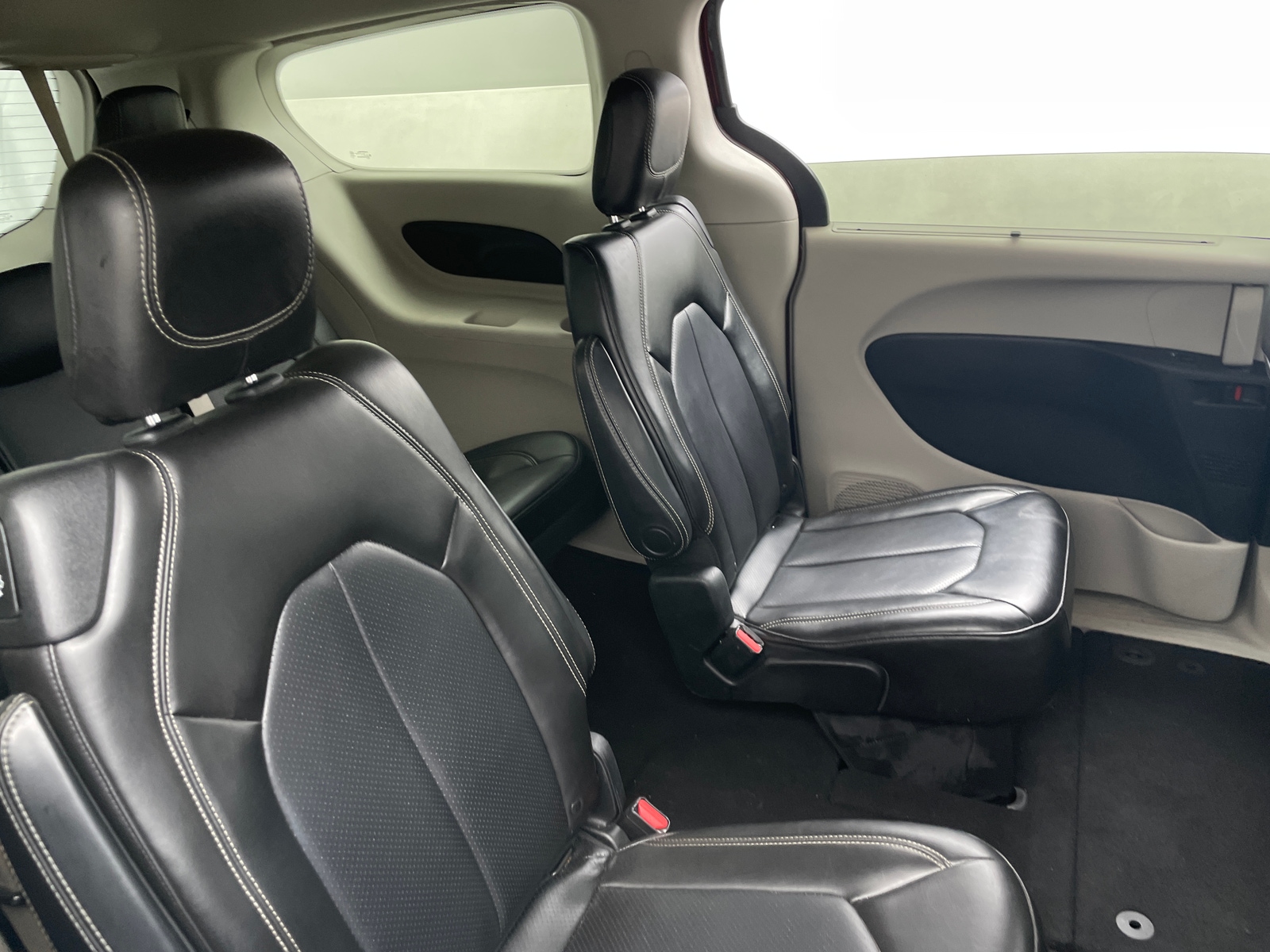 Thumbnail: 2020 Chrysler Voyager - 5