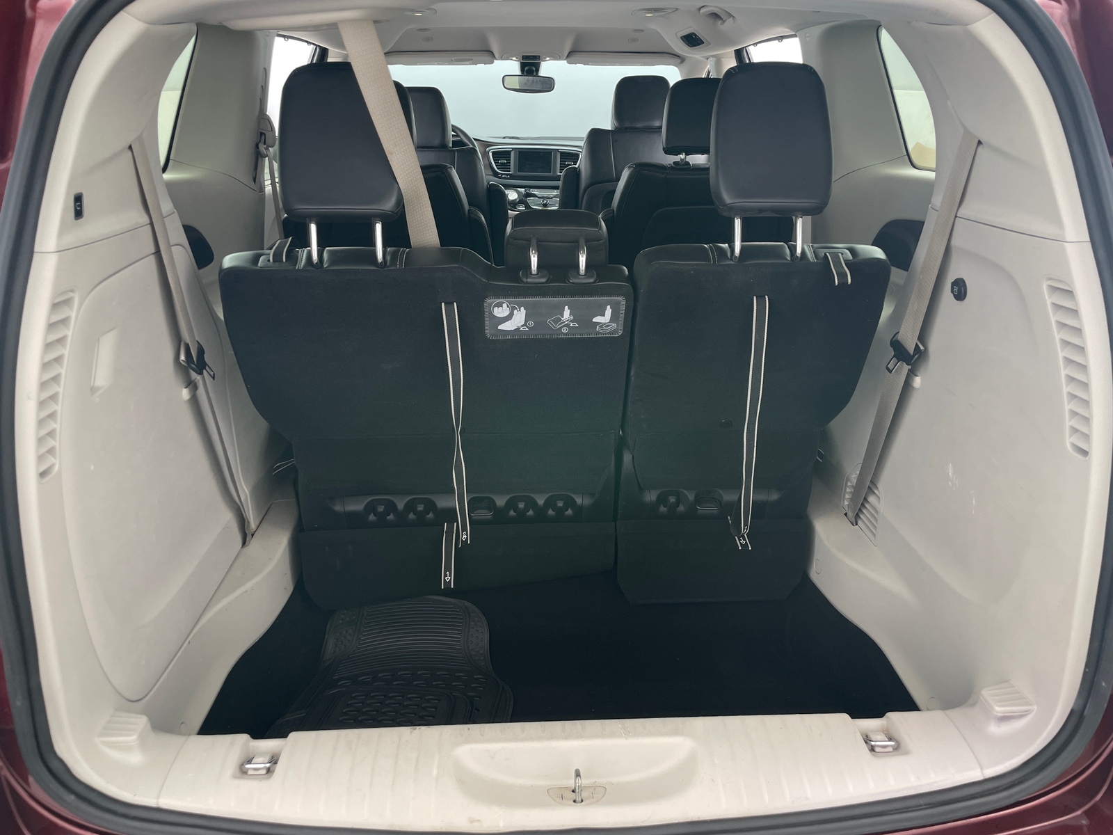 Thumbnail: 2020 Chrysler Voyager - 6