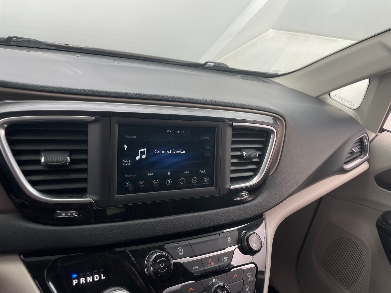 Thumbnail: 2020 Chrysler Voyager - 3