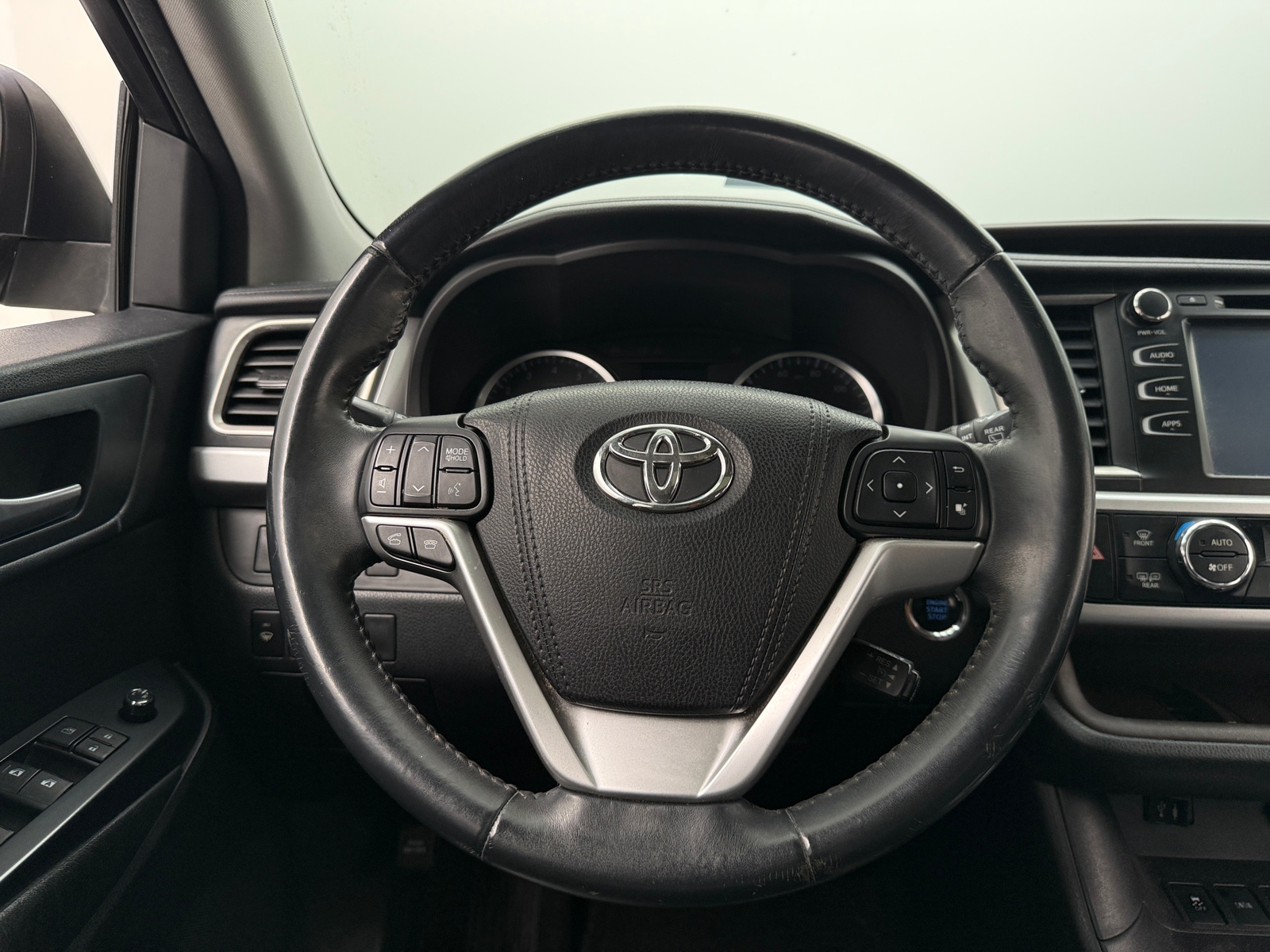 Thumbnail: 2015 Toyota Highlander - 4