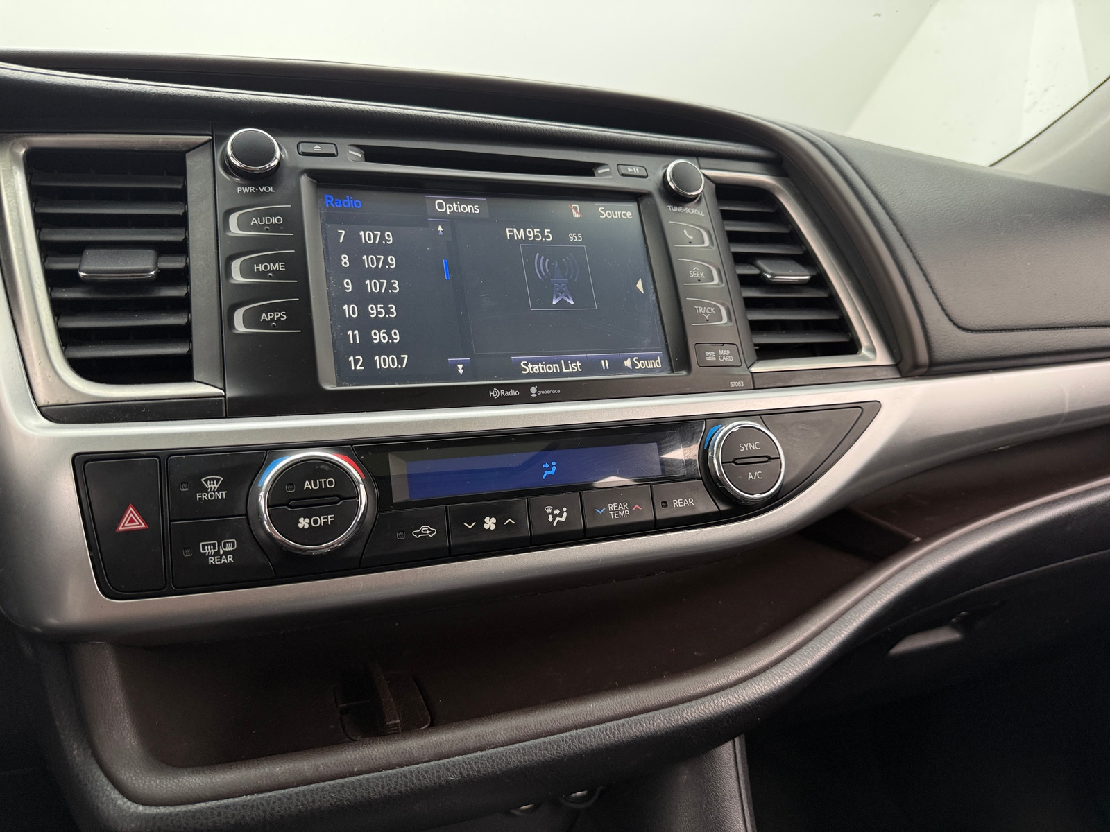 Thumbnail: 2015 Toyota Highlander - 3