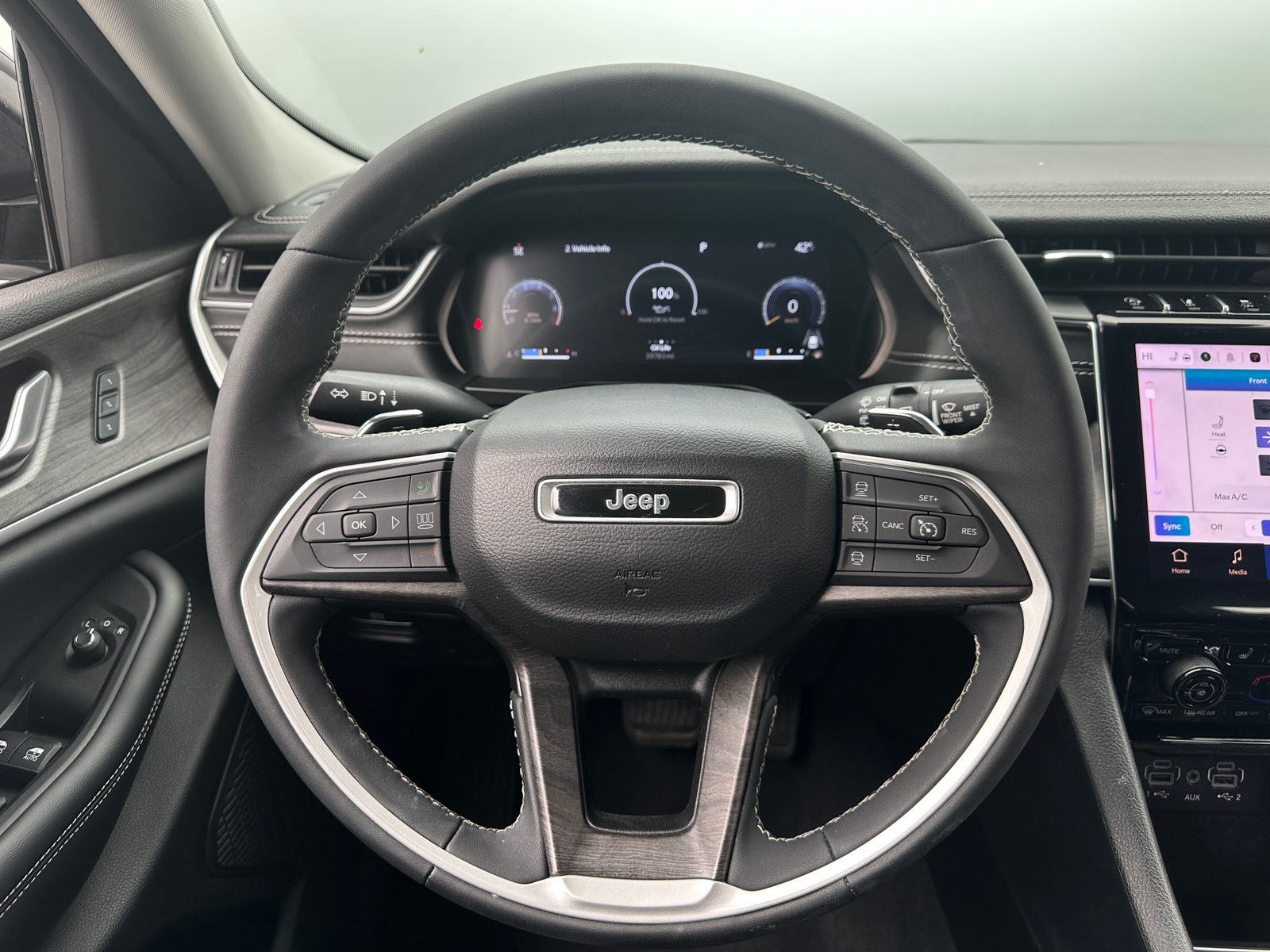 Thumbnail: 2023 Jeep Grand Cherokee L - 4