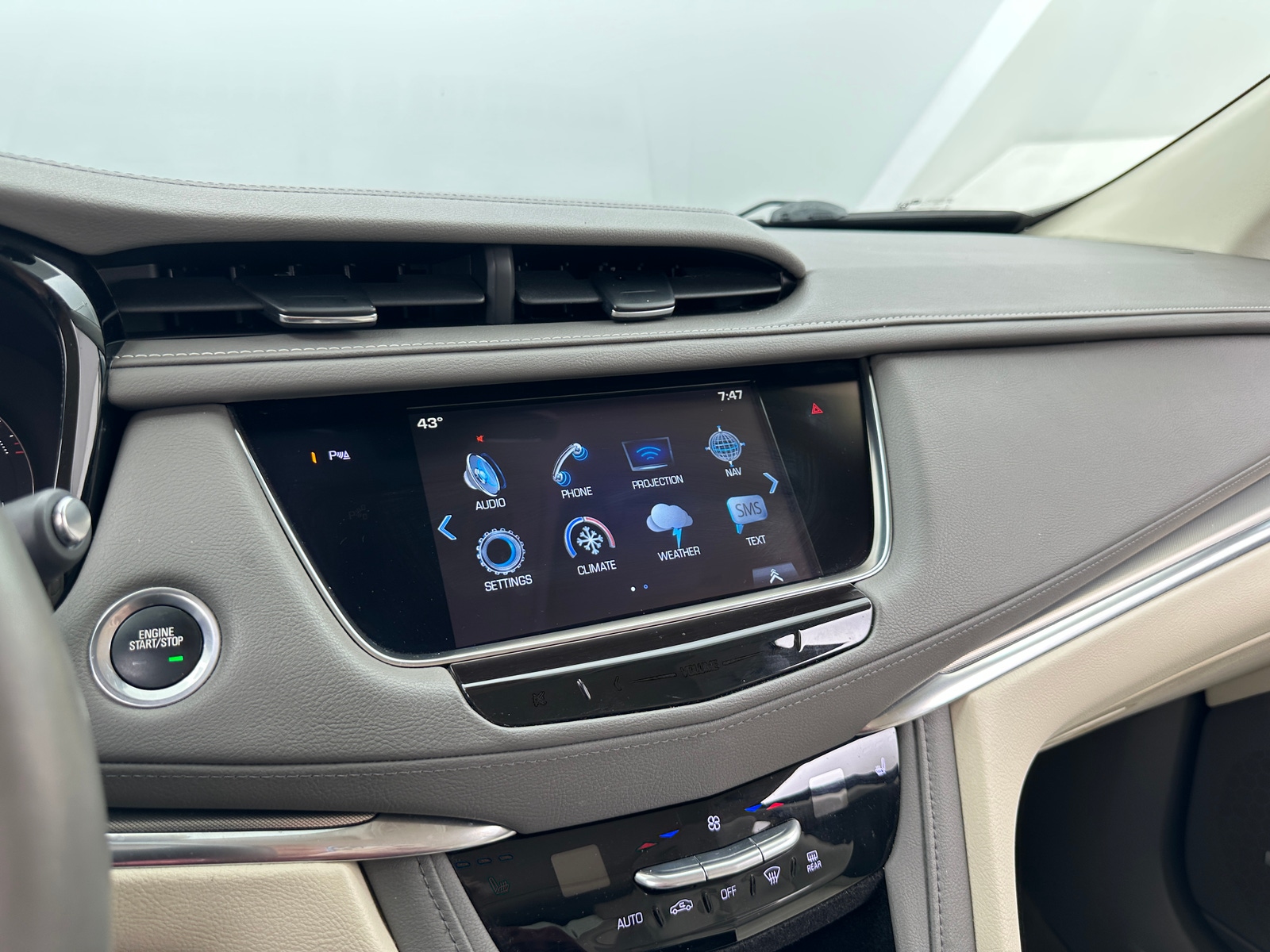 Thumbnail: 2017 Cadillac XT5 - 3