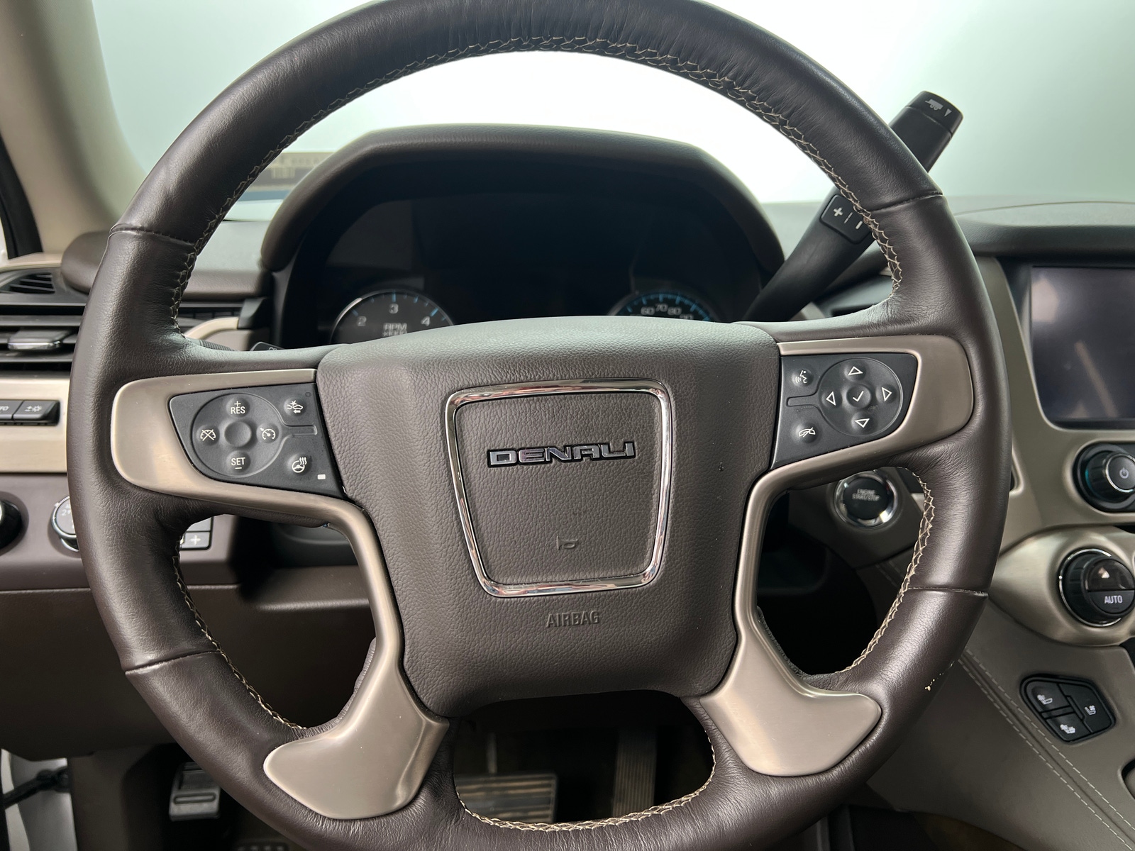 Thumbnail: 2018 GMC Yukon XL - 4