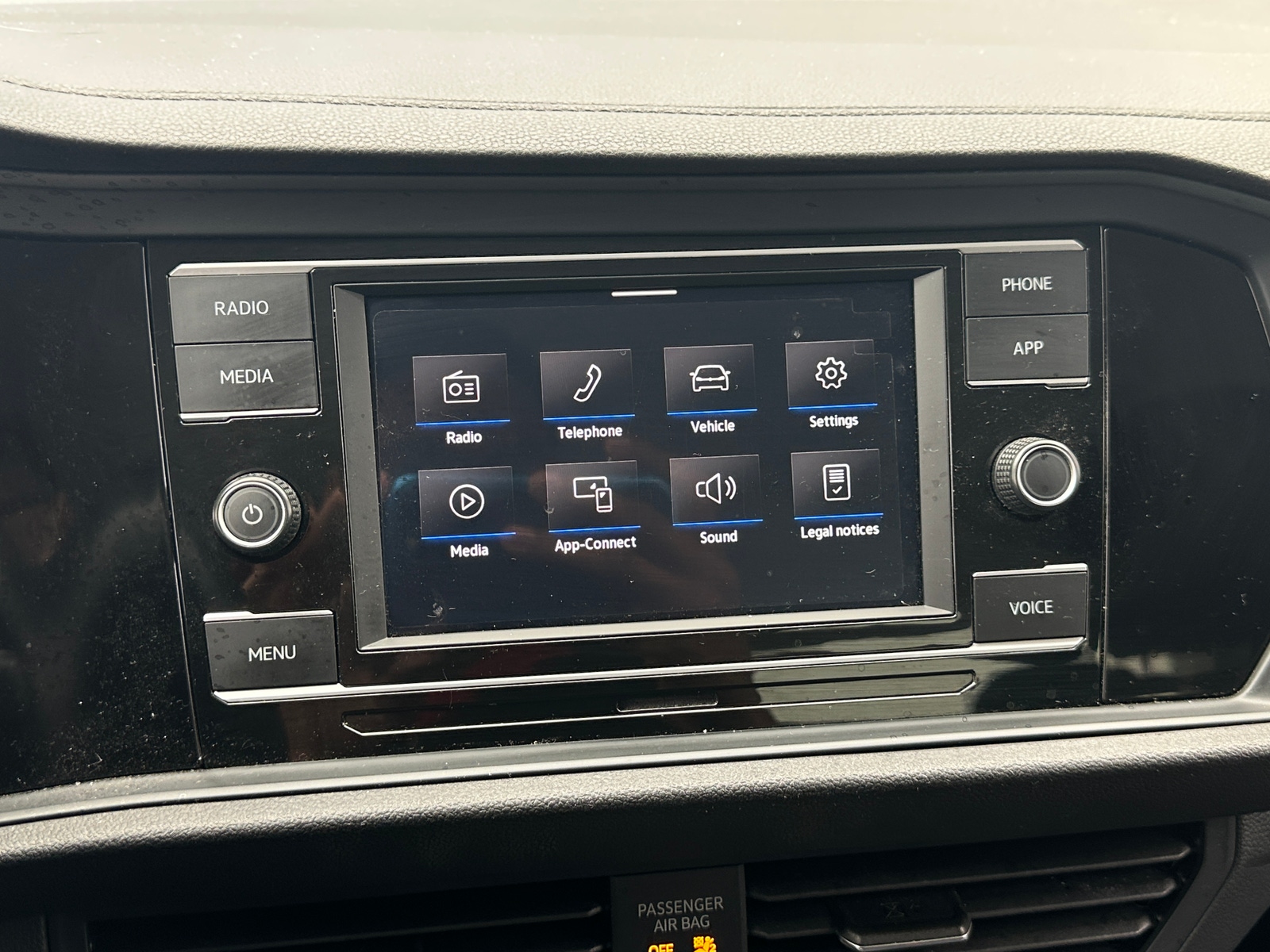 Thumbnail: 2022 Volkswagen Jetta - 4