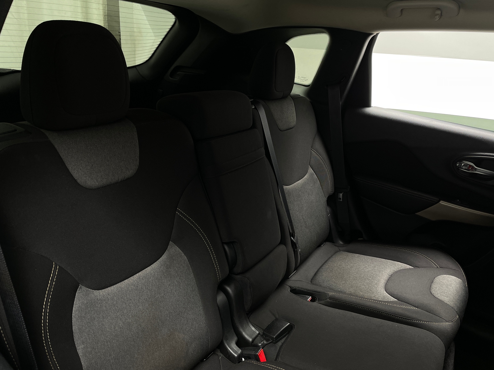 Thumbnail: 2017 Jeep Cherokee - 6