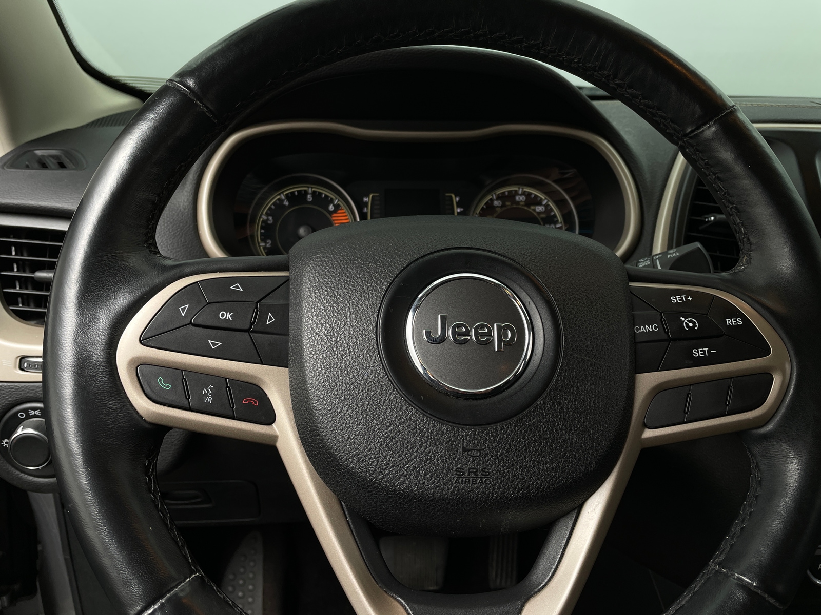 Thumbnail: 2017 Jeep Cherokee - 5