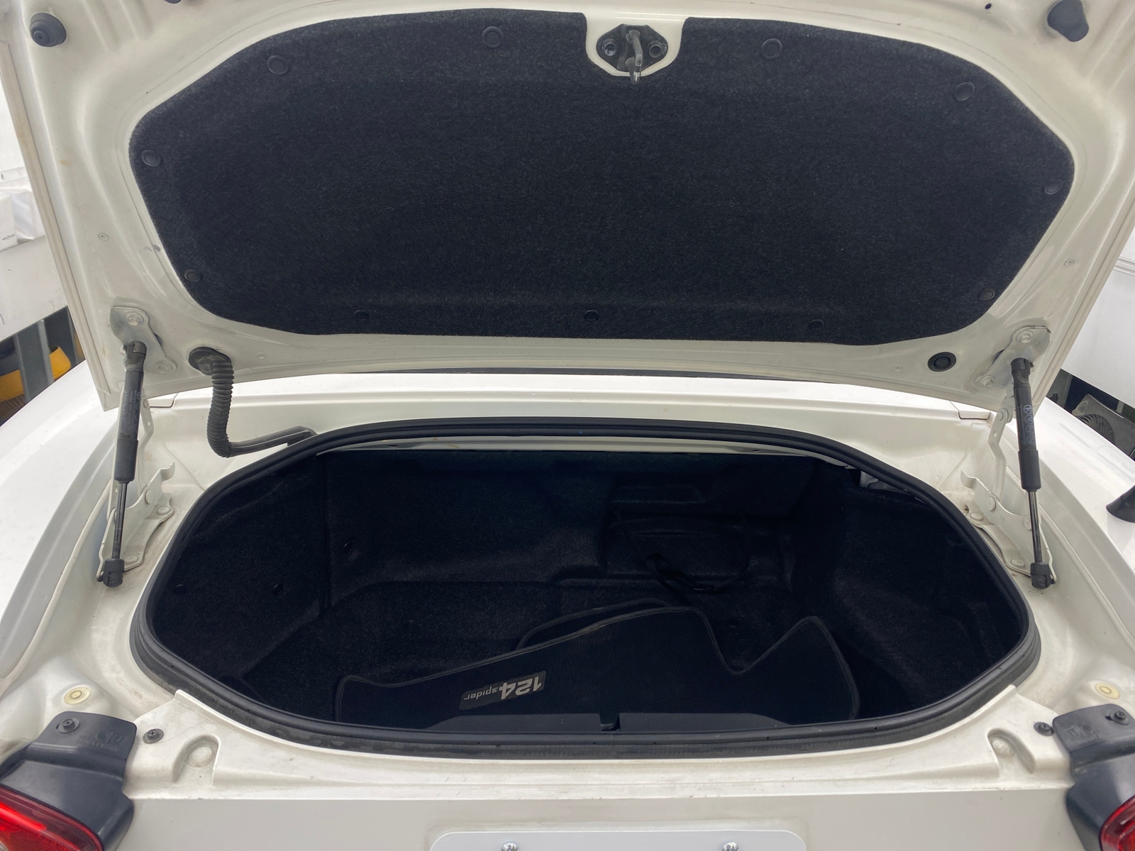 Thumbnail: 2017 Fiat 124 Spider - 4