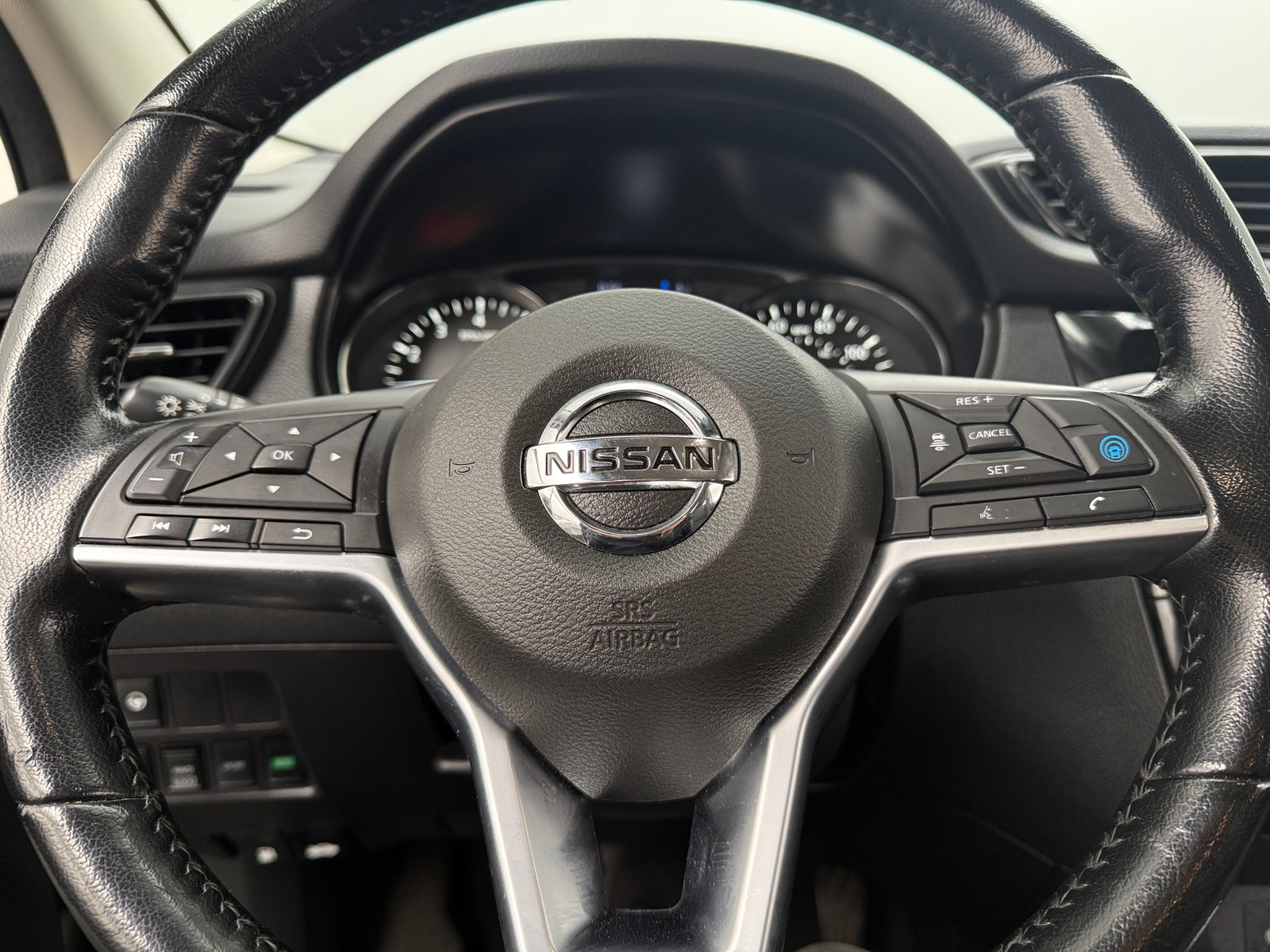 Thumbnail: 2021 Nissan Rogue Sport - 4