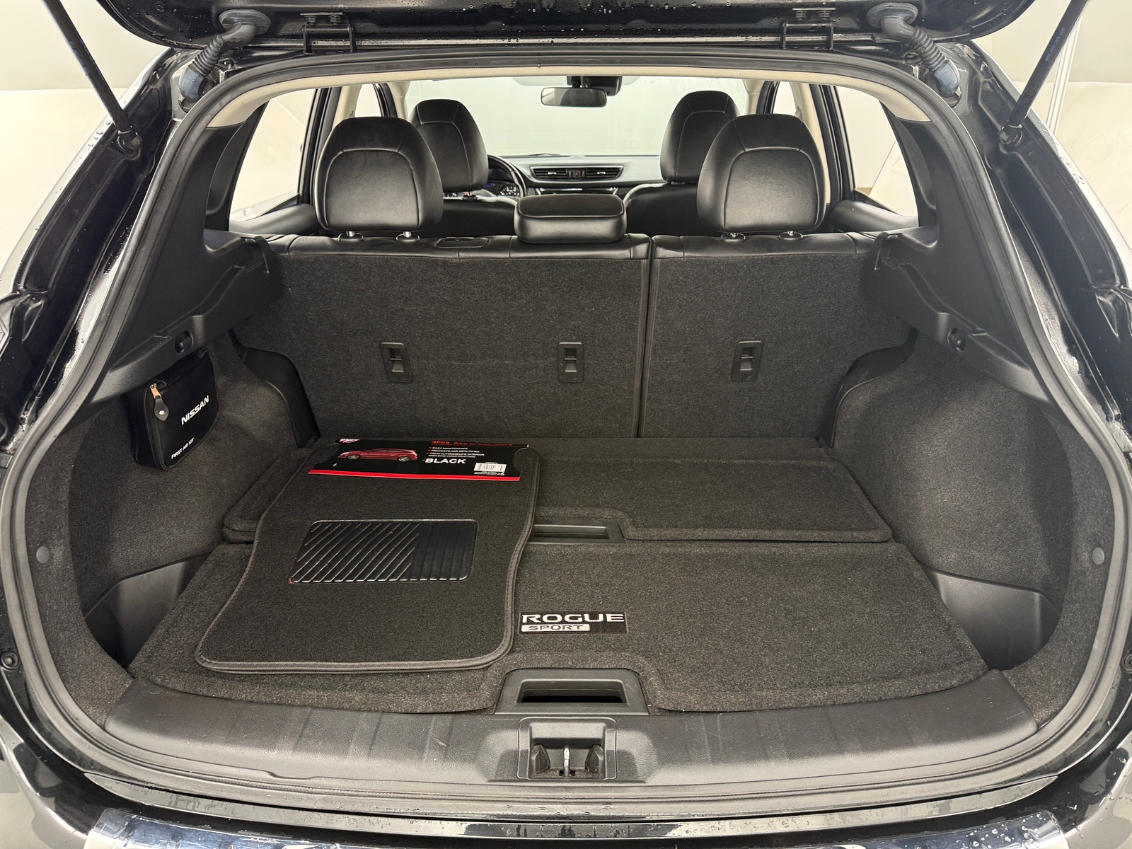 Thumbnail: 2021 Nissan Rogue Sport - 6