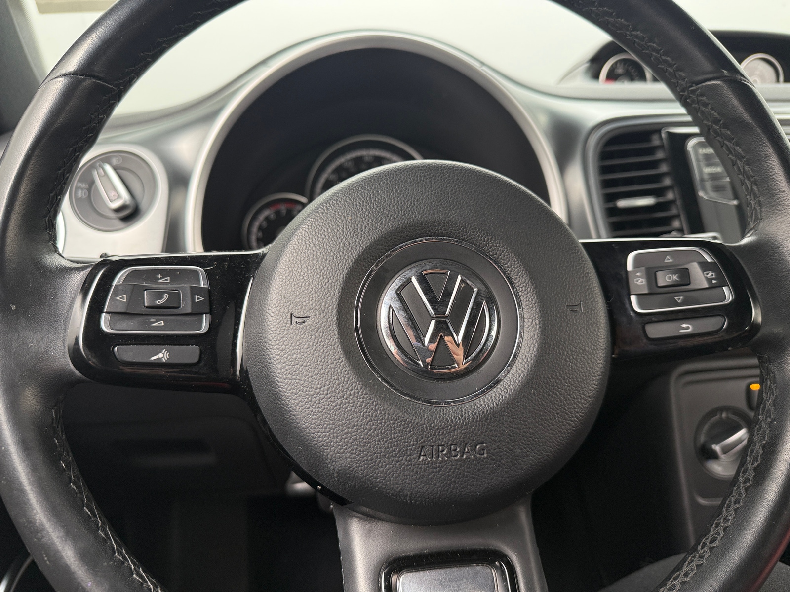 Thumbnail: 2015 Volkswagen Beetle - 4