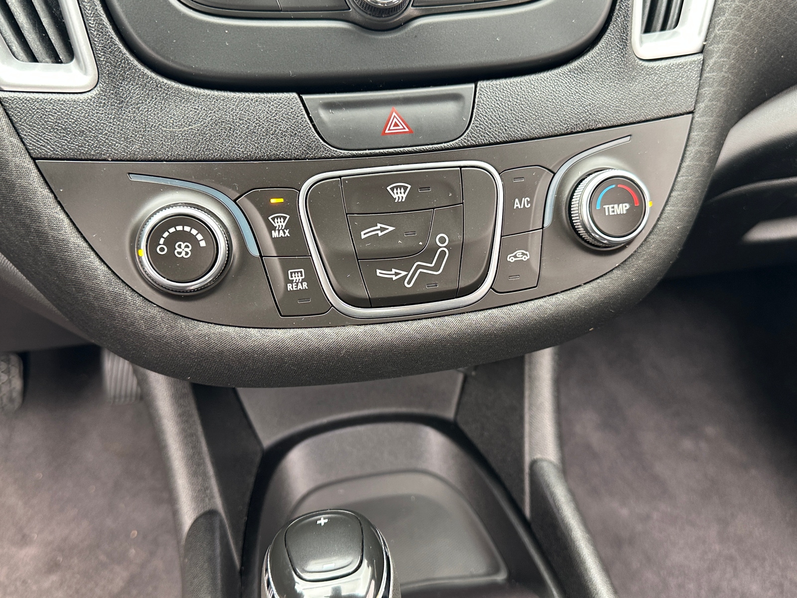 Thumbnail: 2018 Chevrolet Malibu - 4