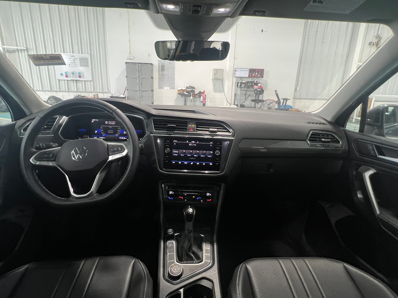 Thumbnail: 2022 Volkswagen Tiguan - 3