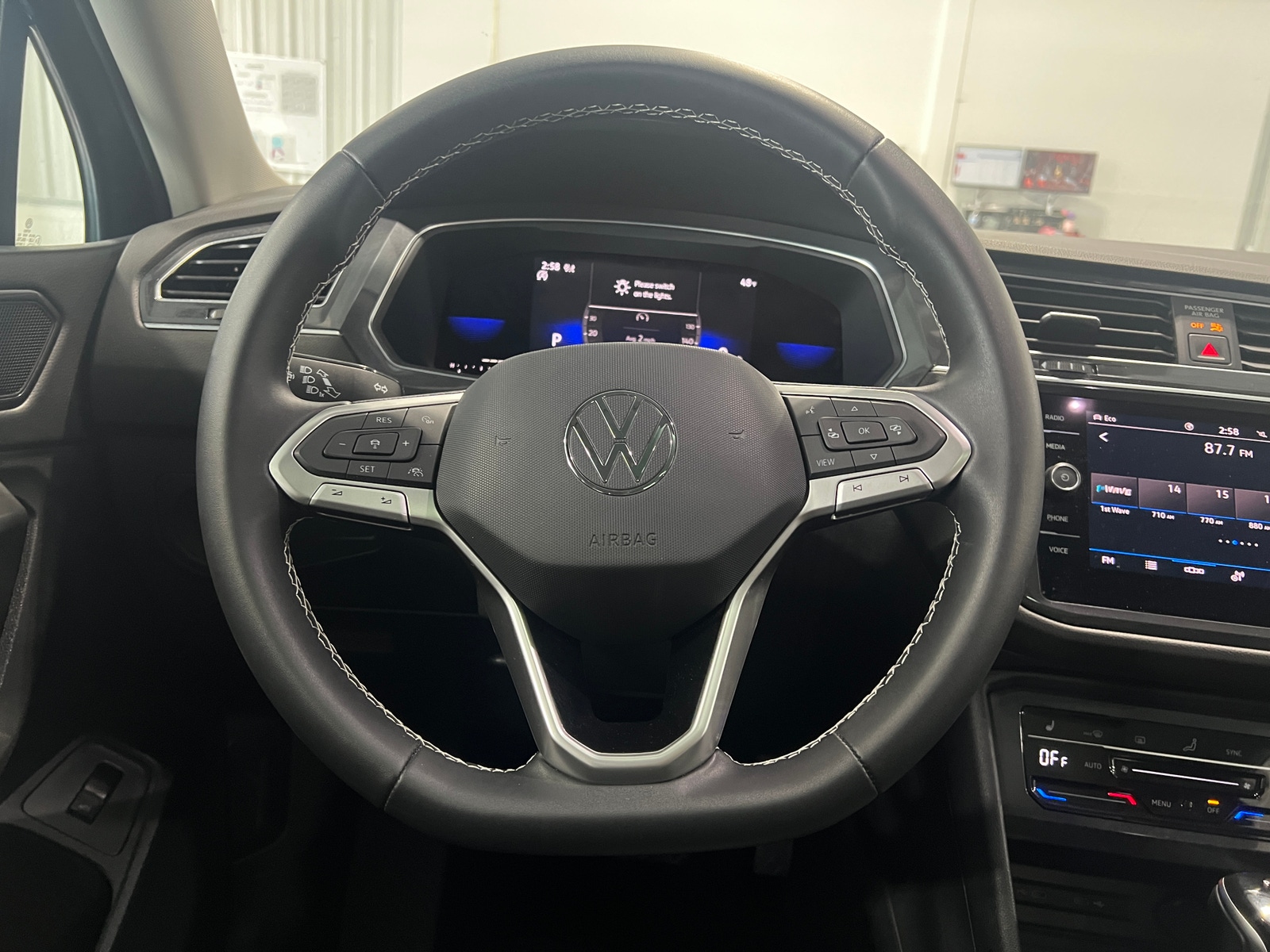 Thumbnail: 2022 Volkswagen Tiguan - 5