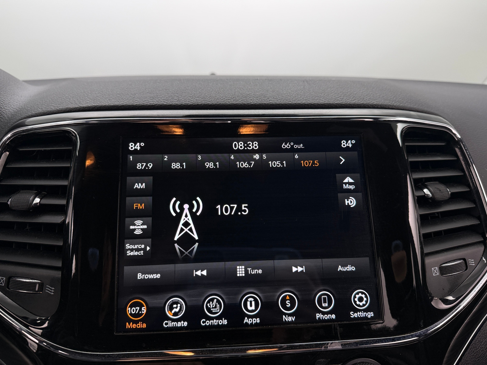 Thumbnail: 2021 Jeep Grand Cherokee - 3