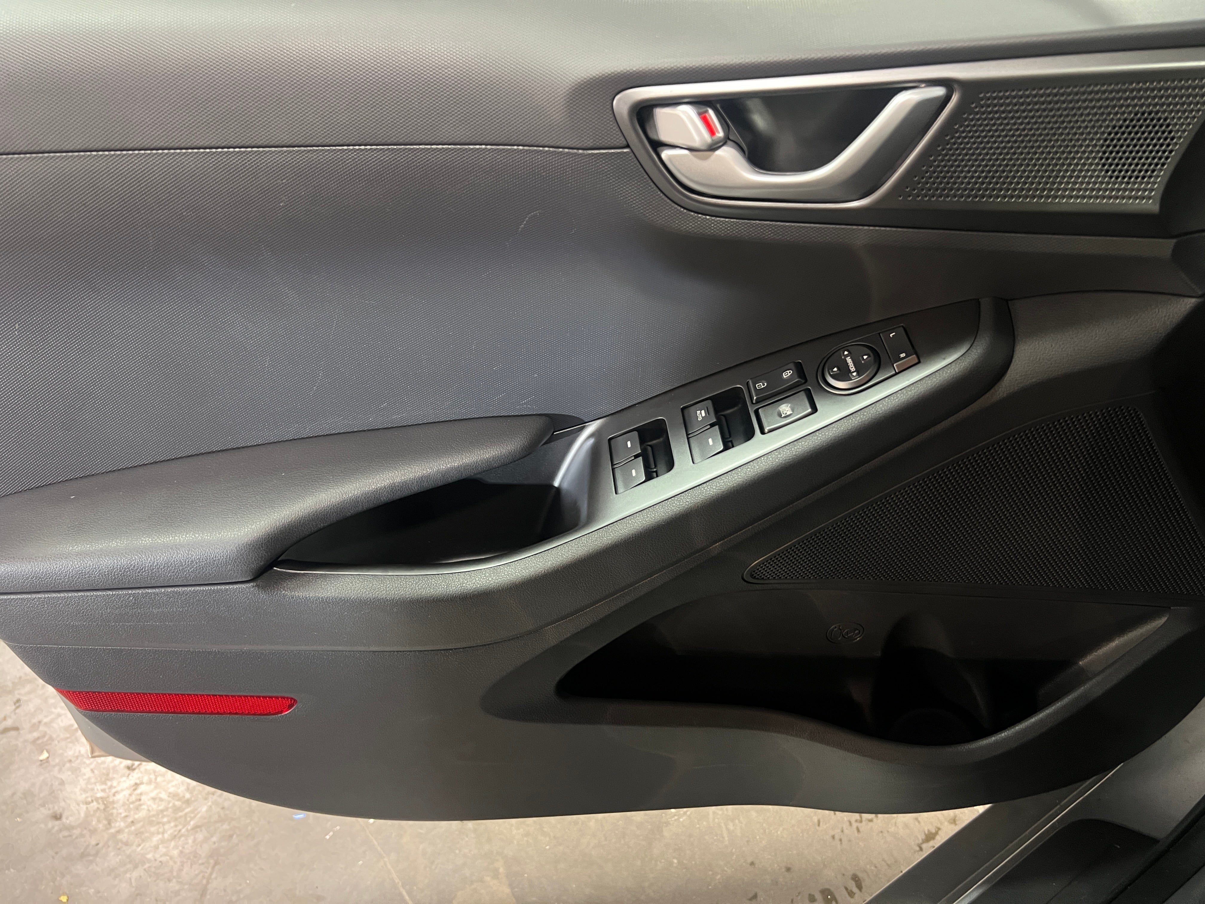 Used 2020 Hyundai IONIQ SE with VIN KMHC75LJ5LU076980 for sale in Oak Creek, WI