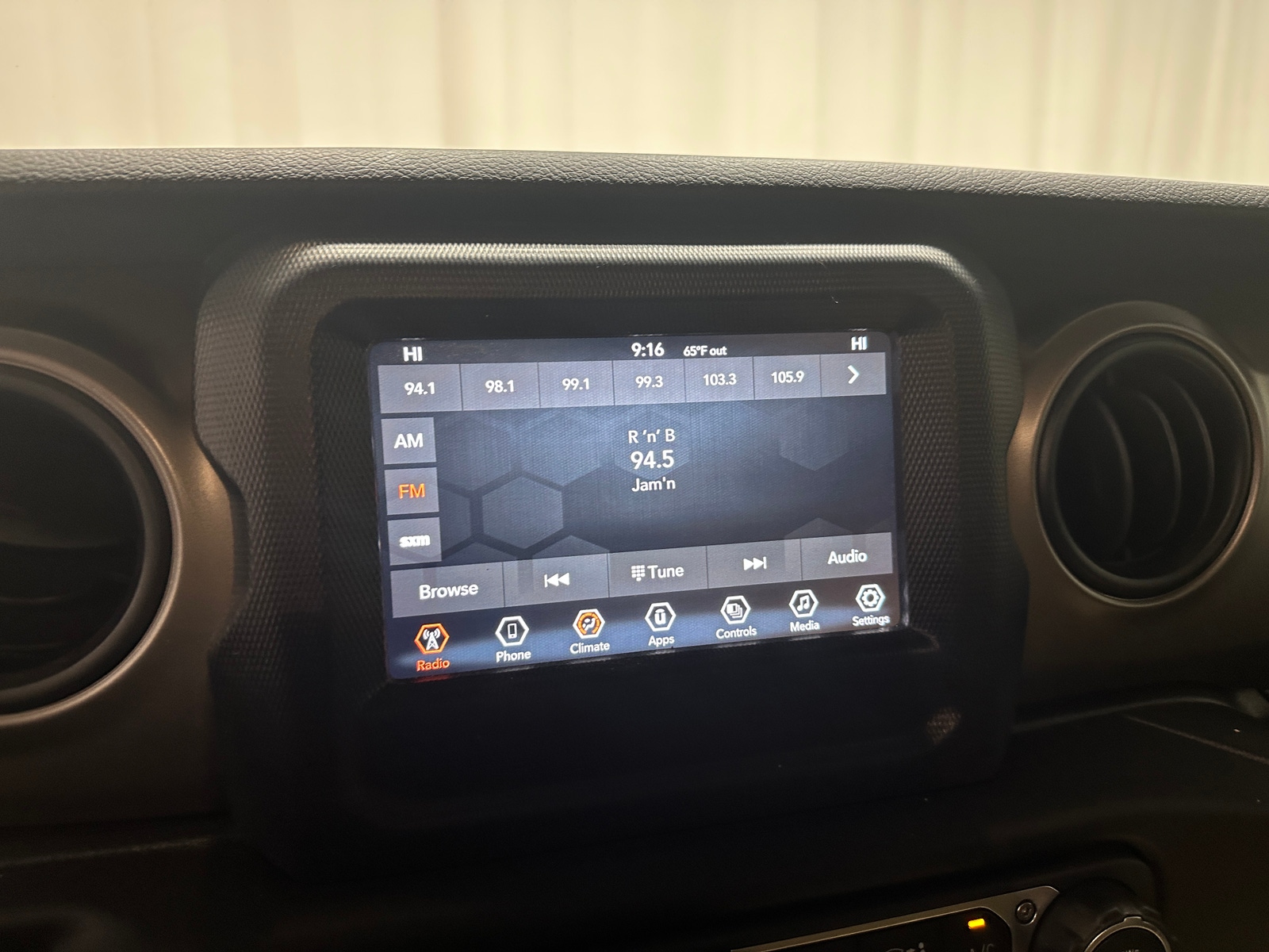 Thumbnail: 2021 Jeep Gladiator - 4