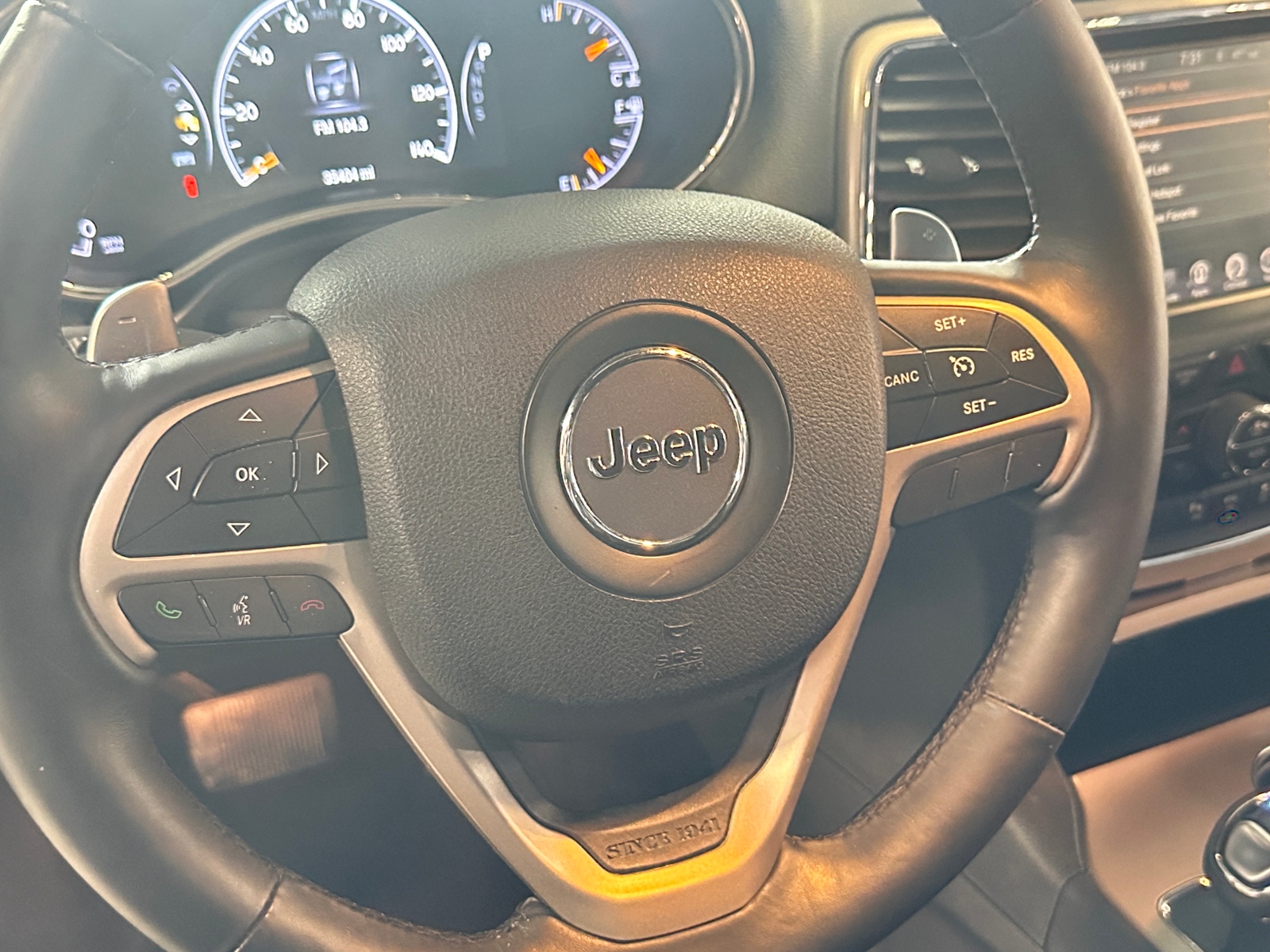 Thumbnail: 2015 Jeep Grand Cherokee - 4