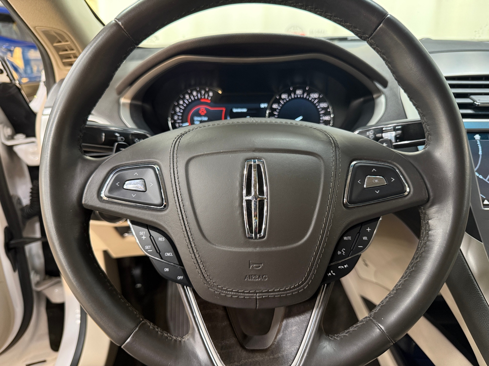 Thumbnail: 2017 Lincoln MKZ - 4