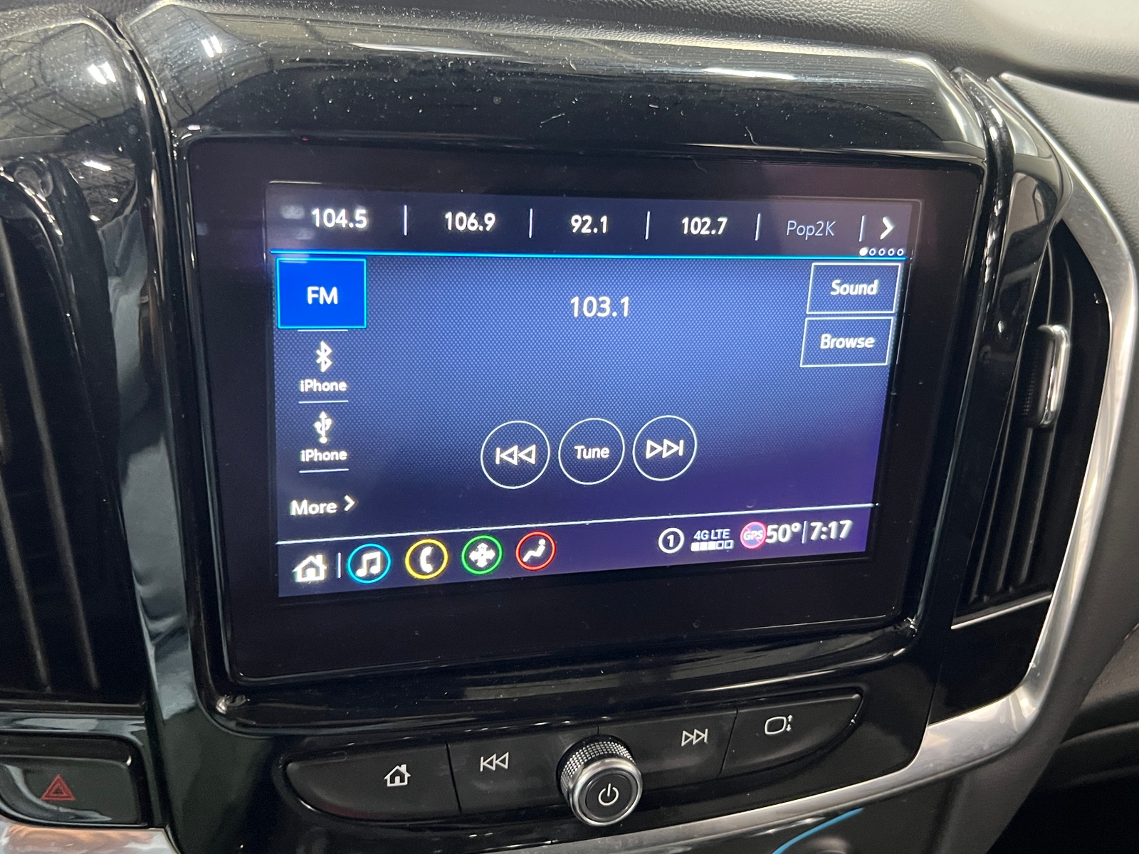 Thumbnail: 2021 Chevrolet Traverse - 4