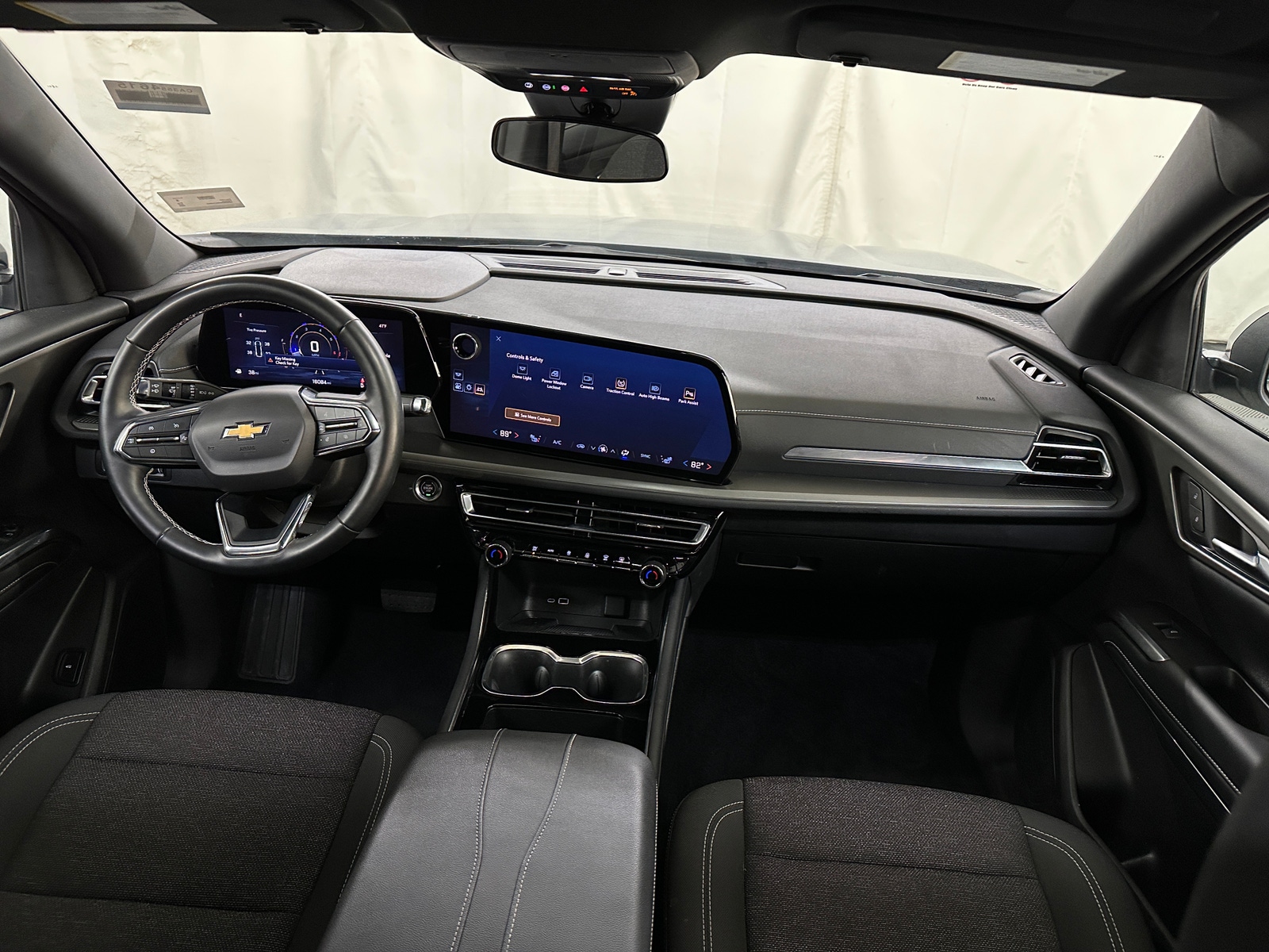 Thumbnail: 2025 Chevrolet Traverse - 3