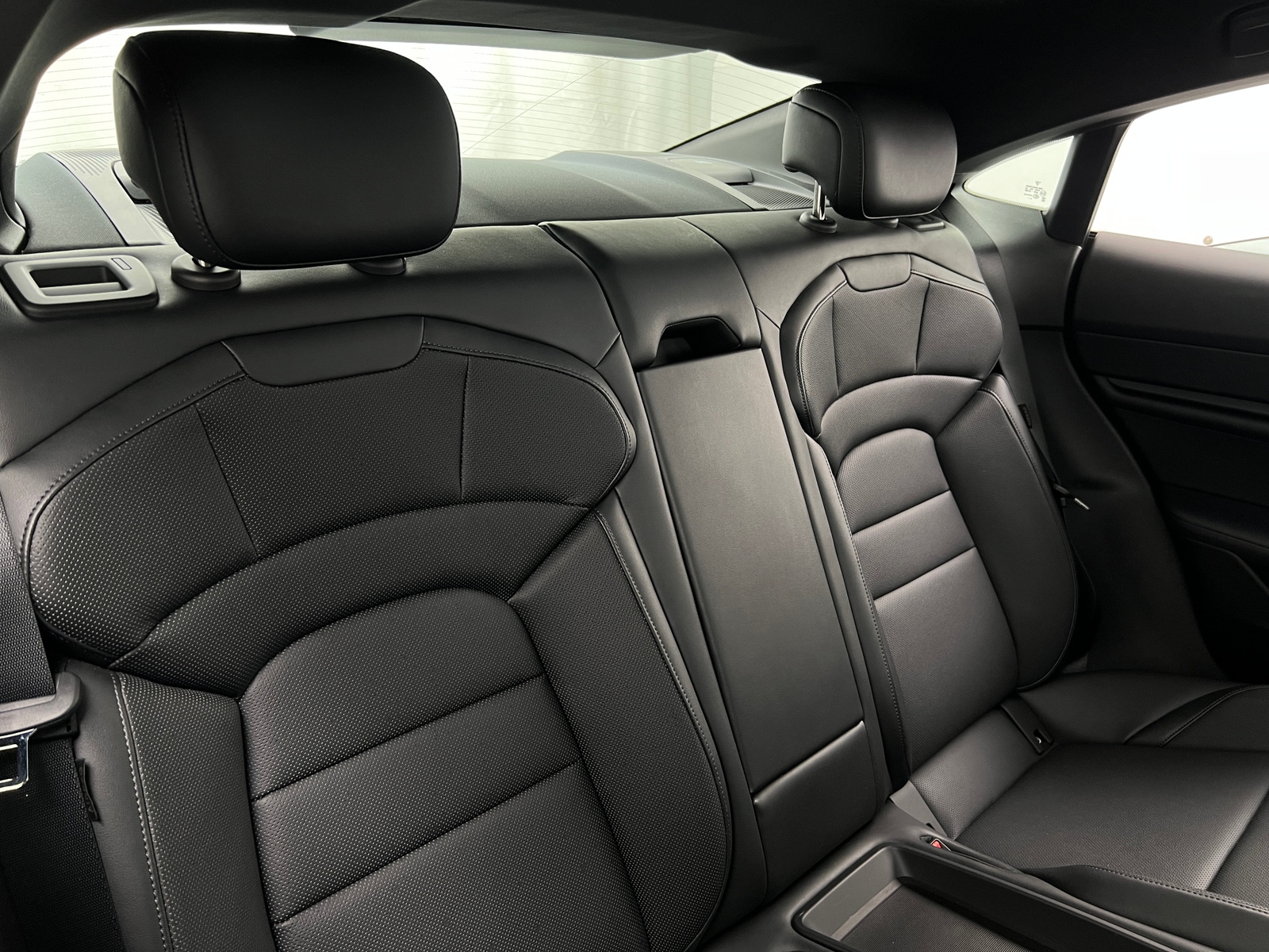 Thumbnail: 2023 Porsche Taycan - 5