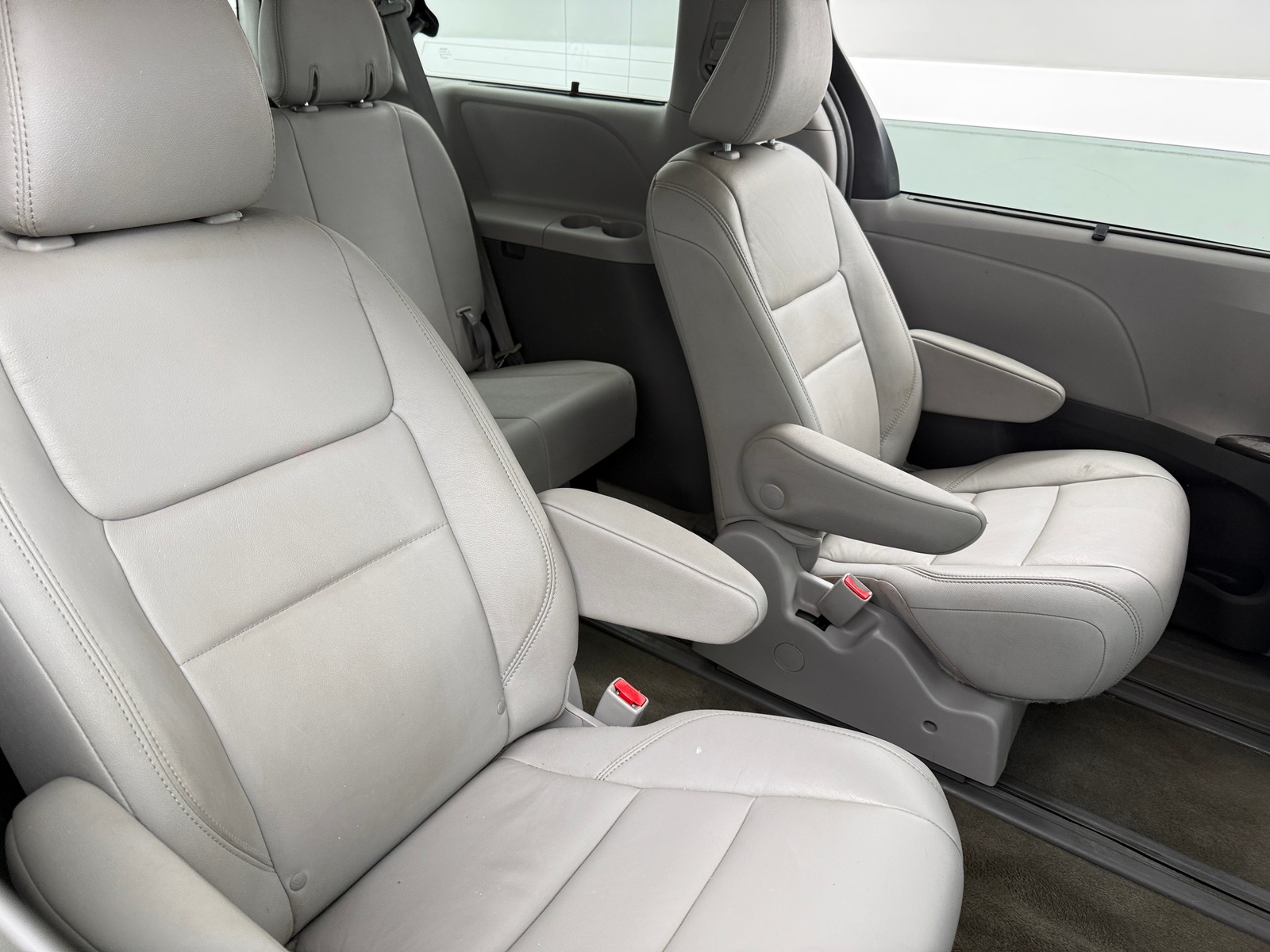 Thumbnail: 2018 Toyota Sienna - 5