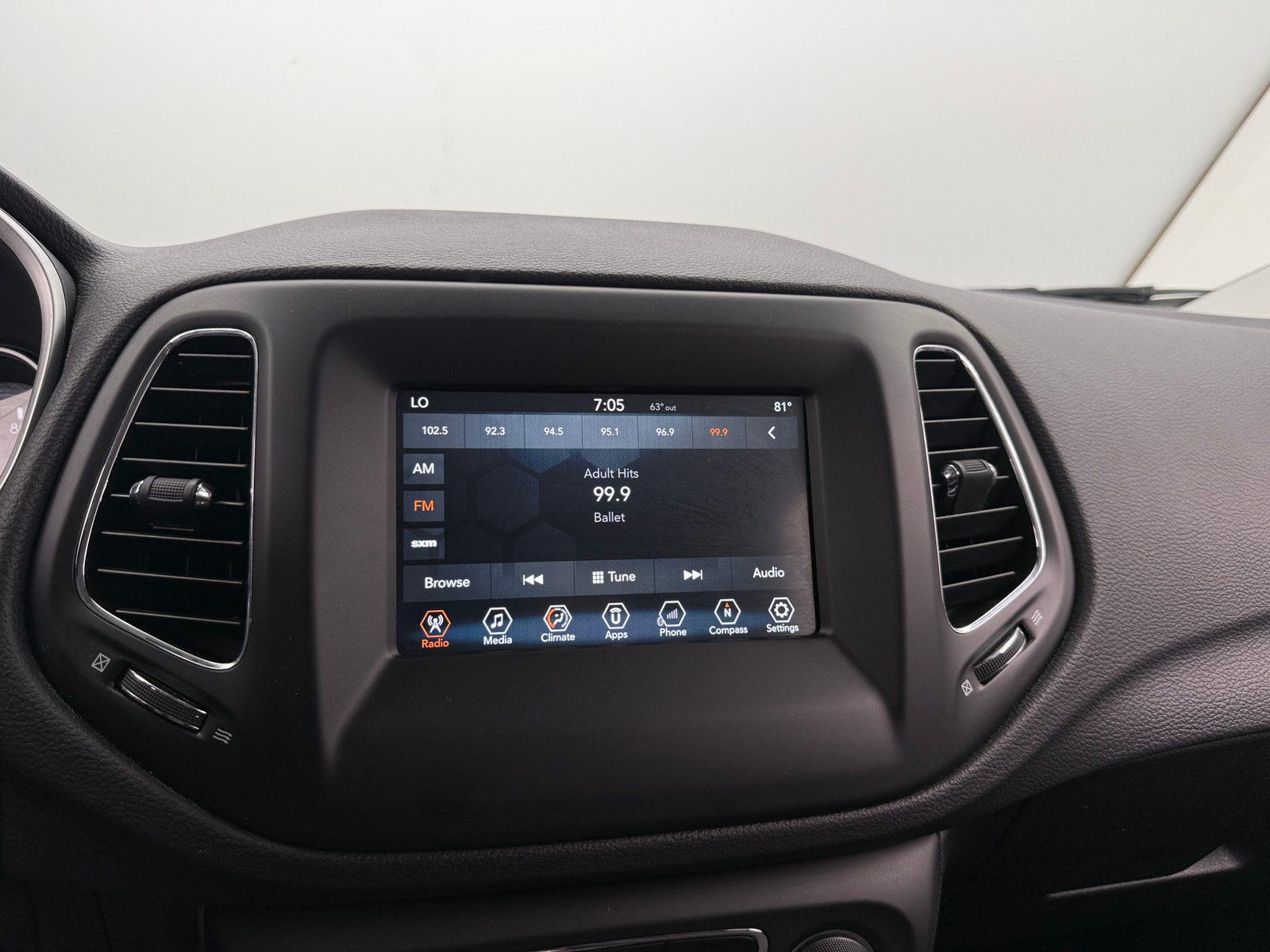 Thumbnail: 2018 Jeep Compass - 4