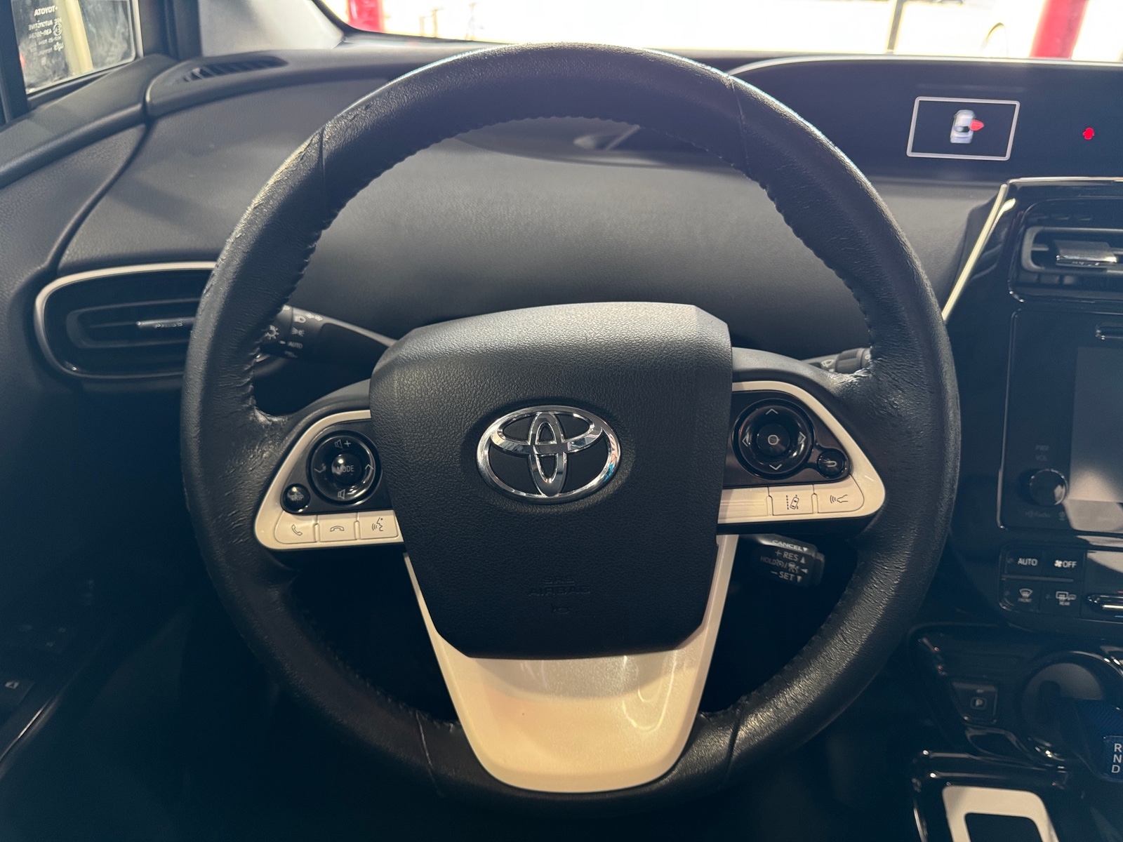 Thumbnail: 2017 Toyota Prius - 4