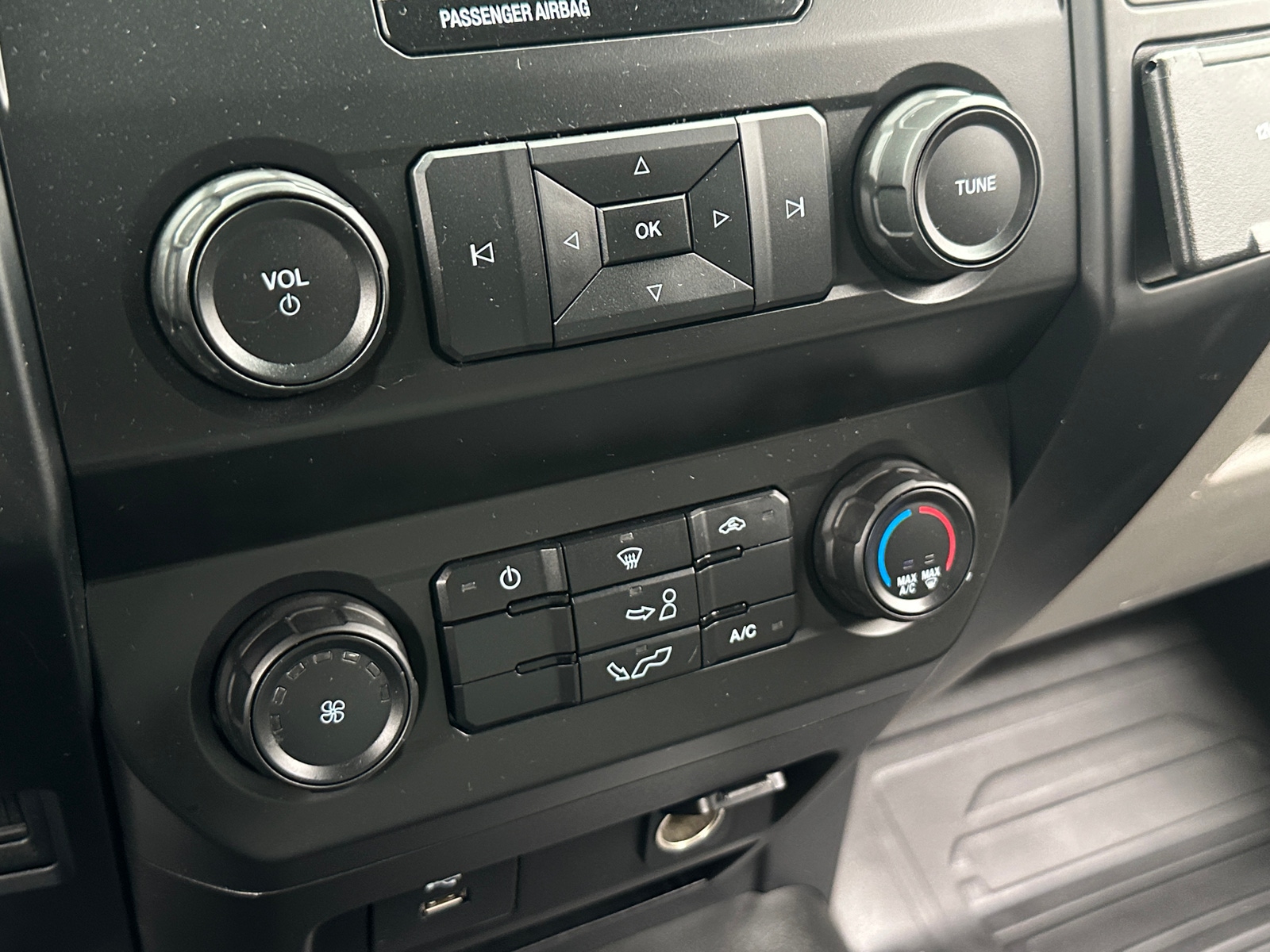 Thumbnail: 2020 Ford Econoline - 4