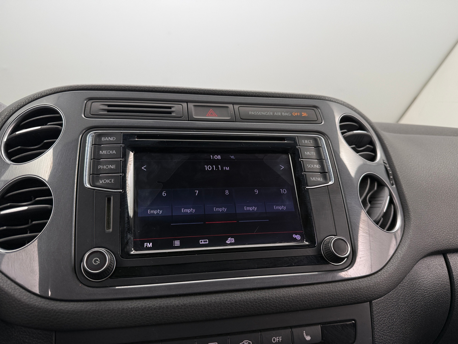 Thumbnail: 2017 Volkswagen Tiguan - 3