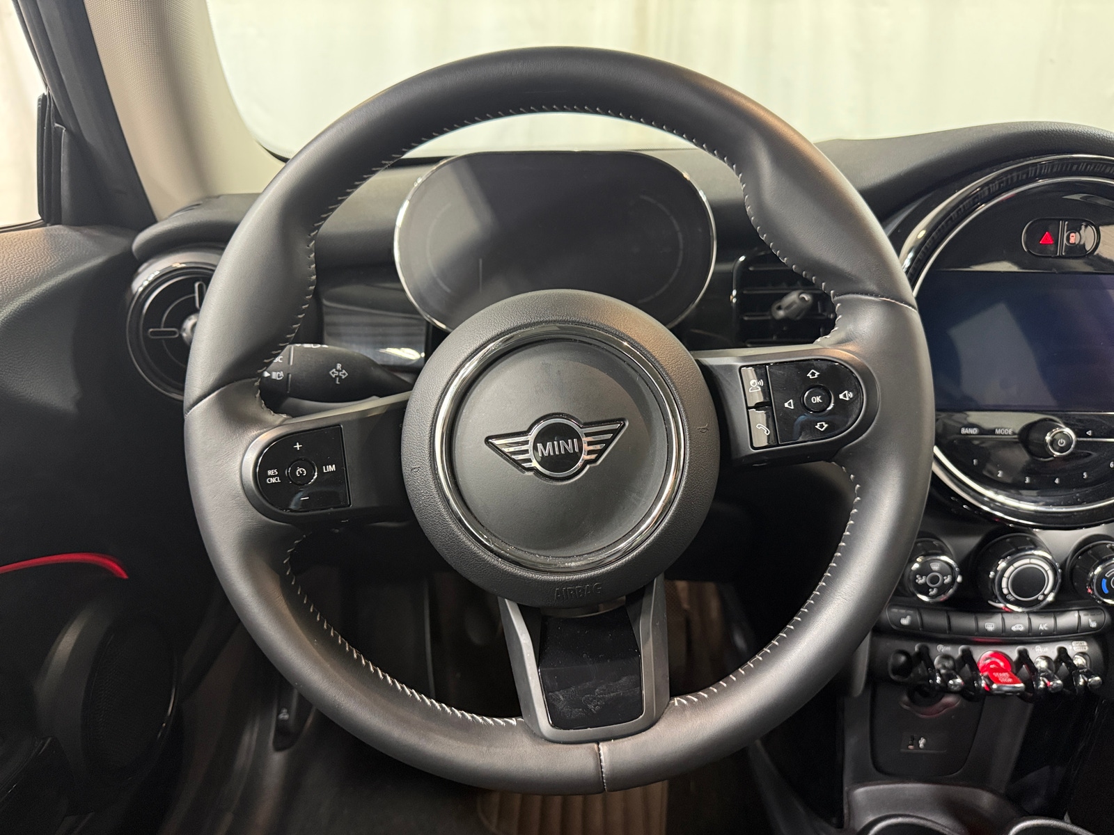 Thumbnail: 2023 MINI Cooper Hardtop - 4