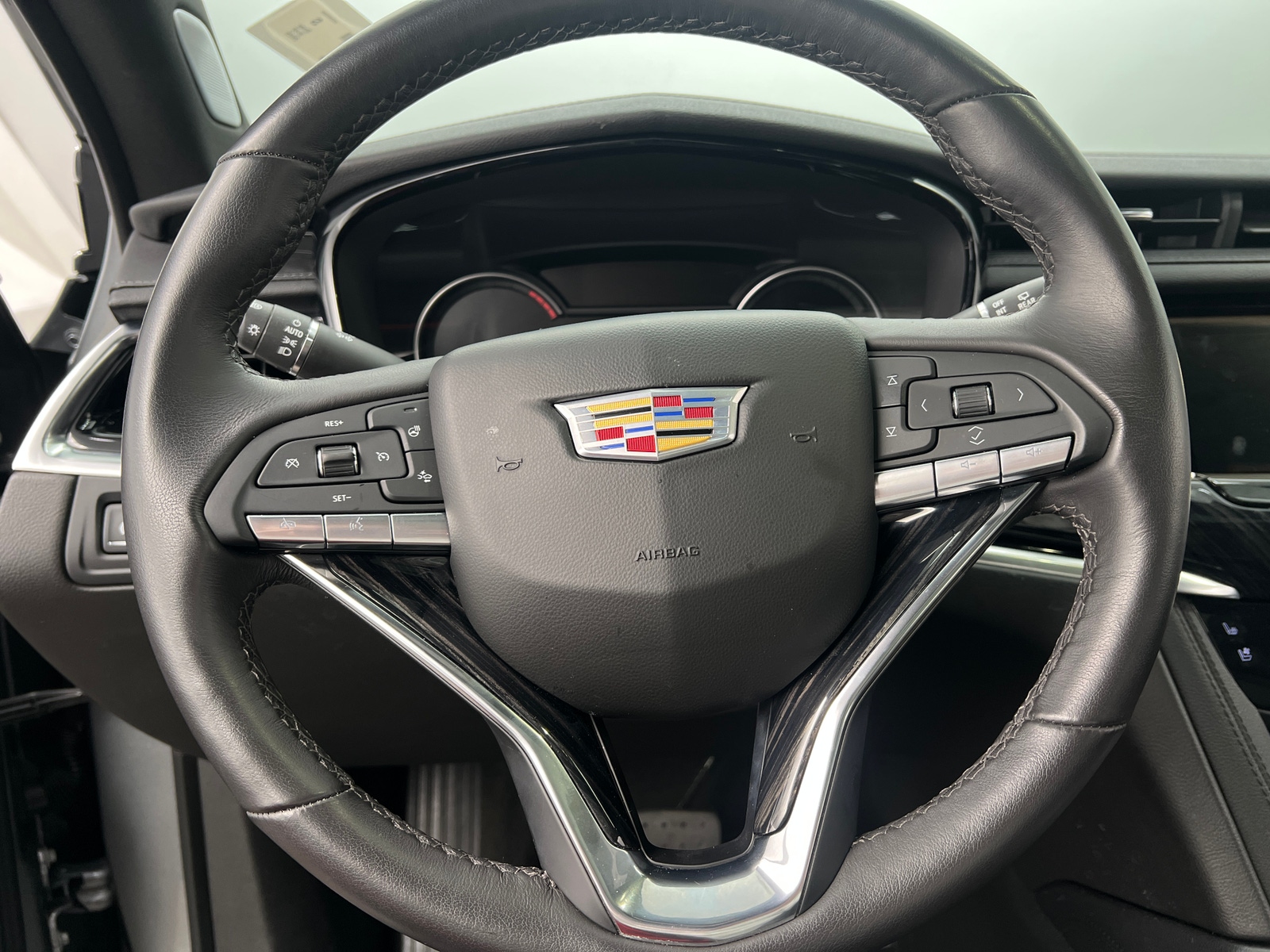 Thumbnail: 2025 Cadillac XT6 - 4