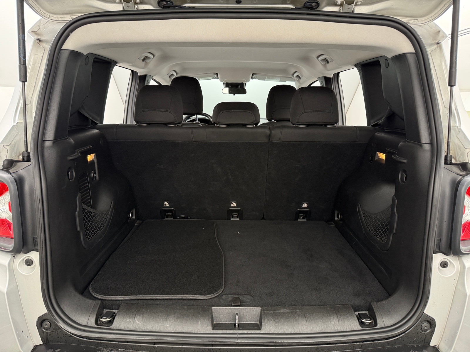 Thumbnail: 2016 Jeep Renegade - 7