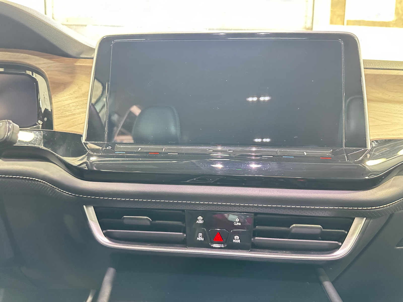 Thumbnail: 2024 Volkswagen Atlas - 3