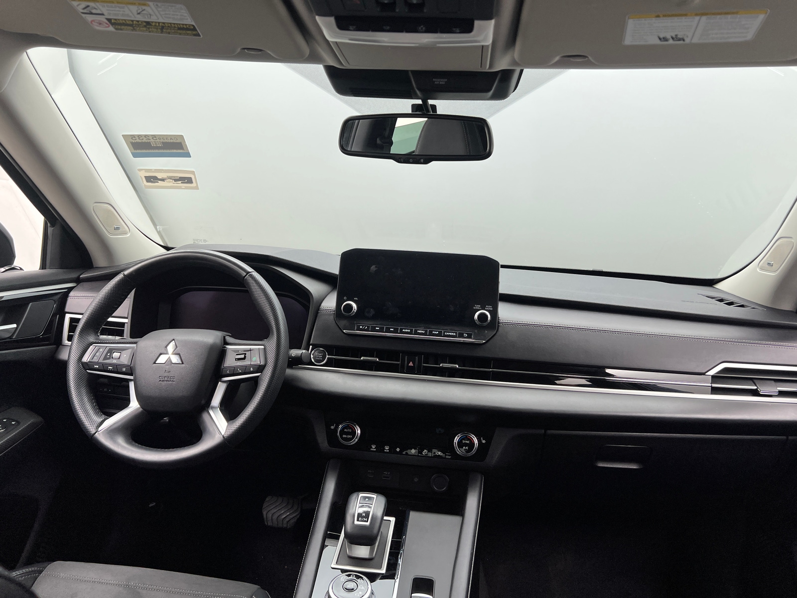 Thumbnail: 2023 Mitsubishi Outlander - 2