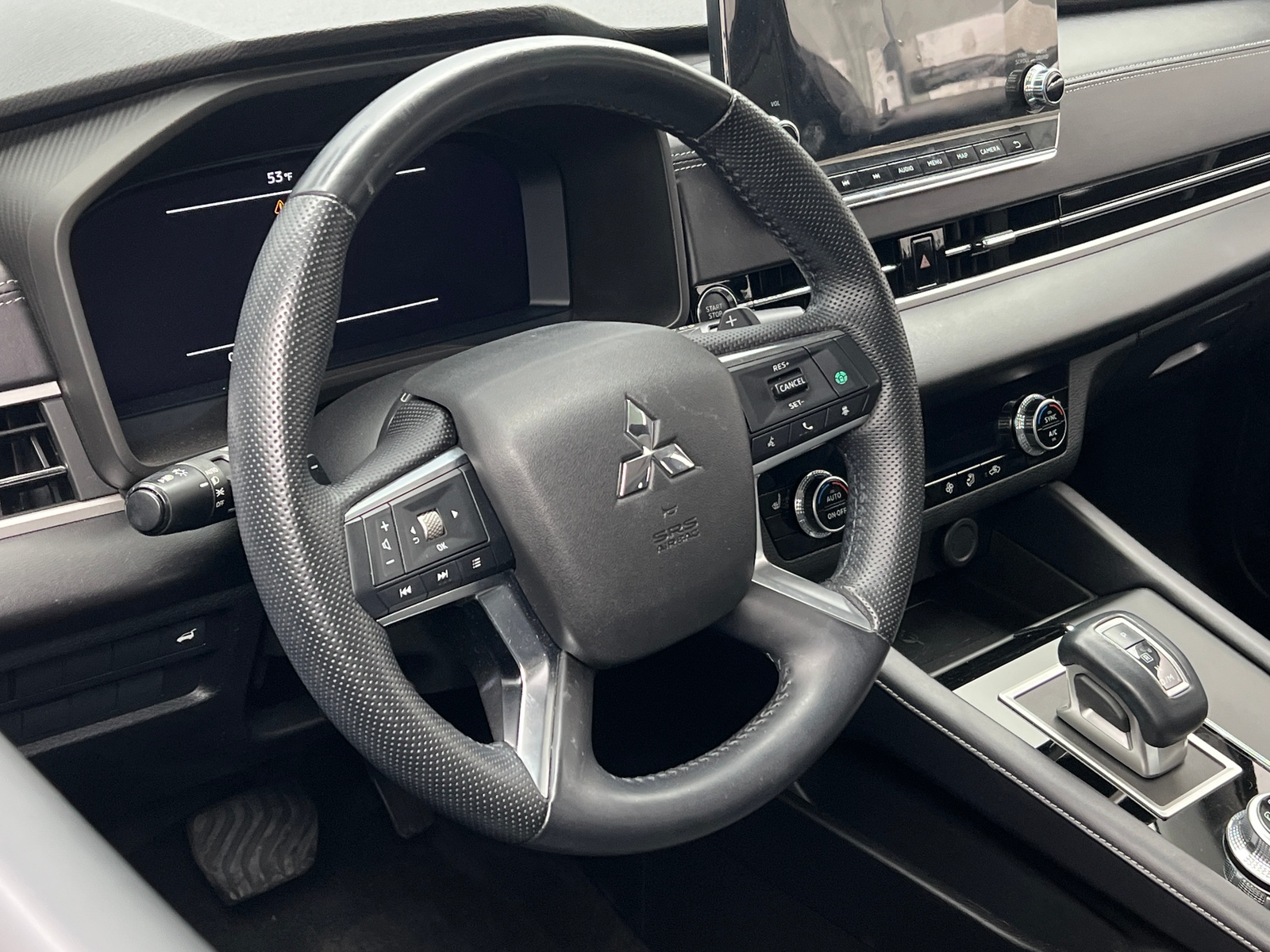 Thumbnail: 2023 Mitsubishi Outlander - 4