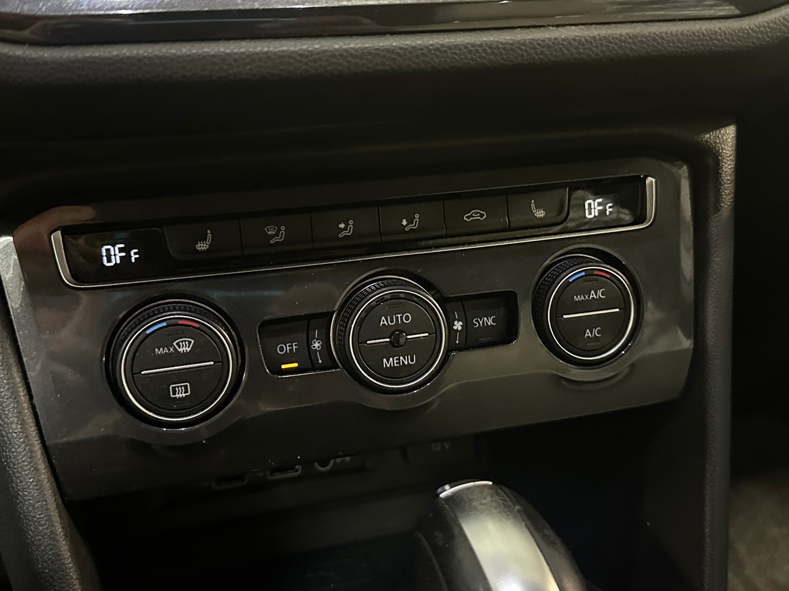 Thumbnail: 2020 Volkswagen Tiguan - 4