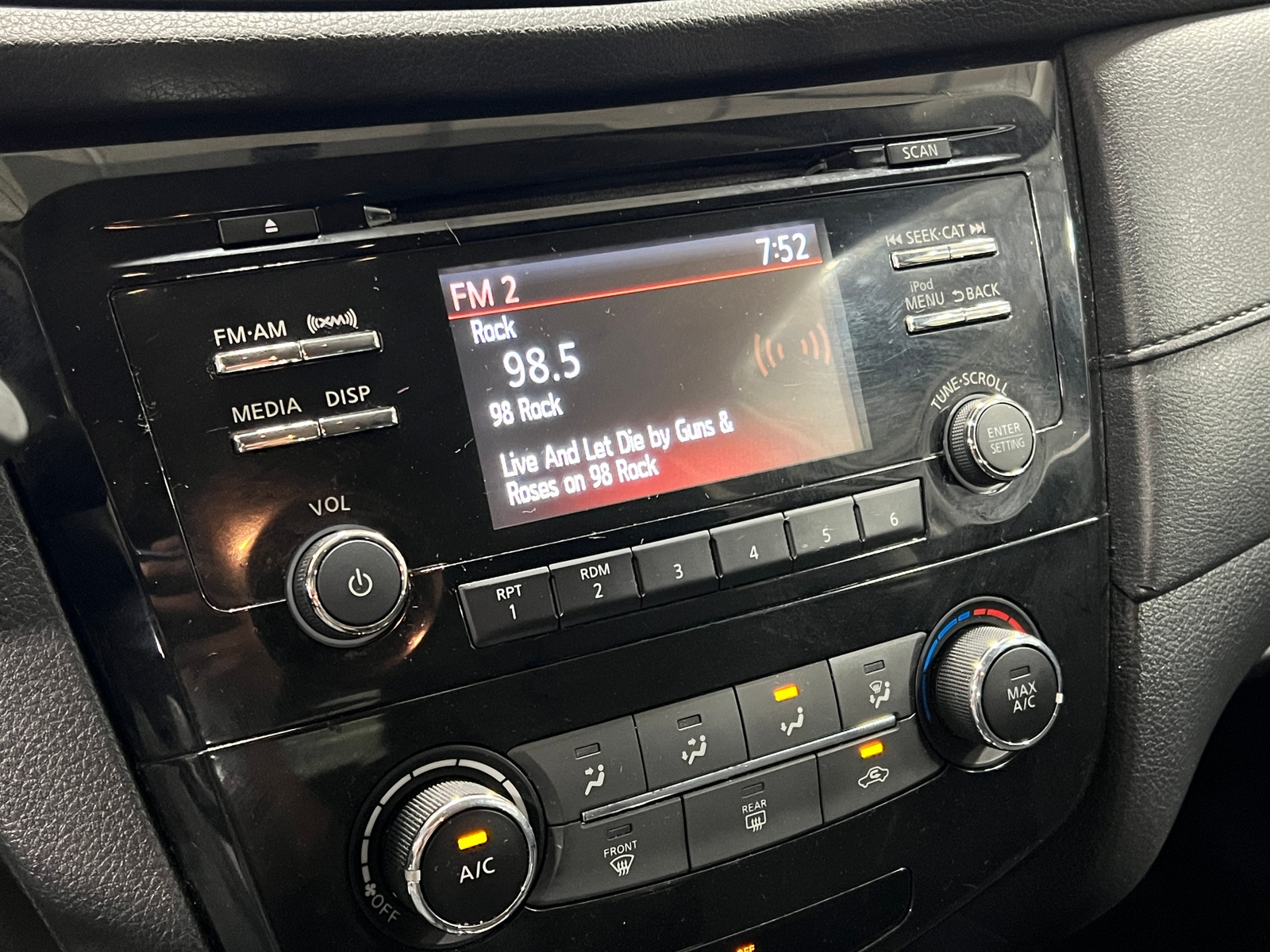 Thumbnail: 2017 Nissan Rogue - 4