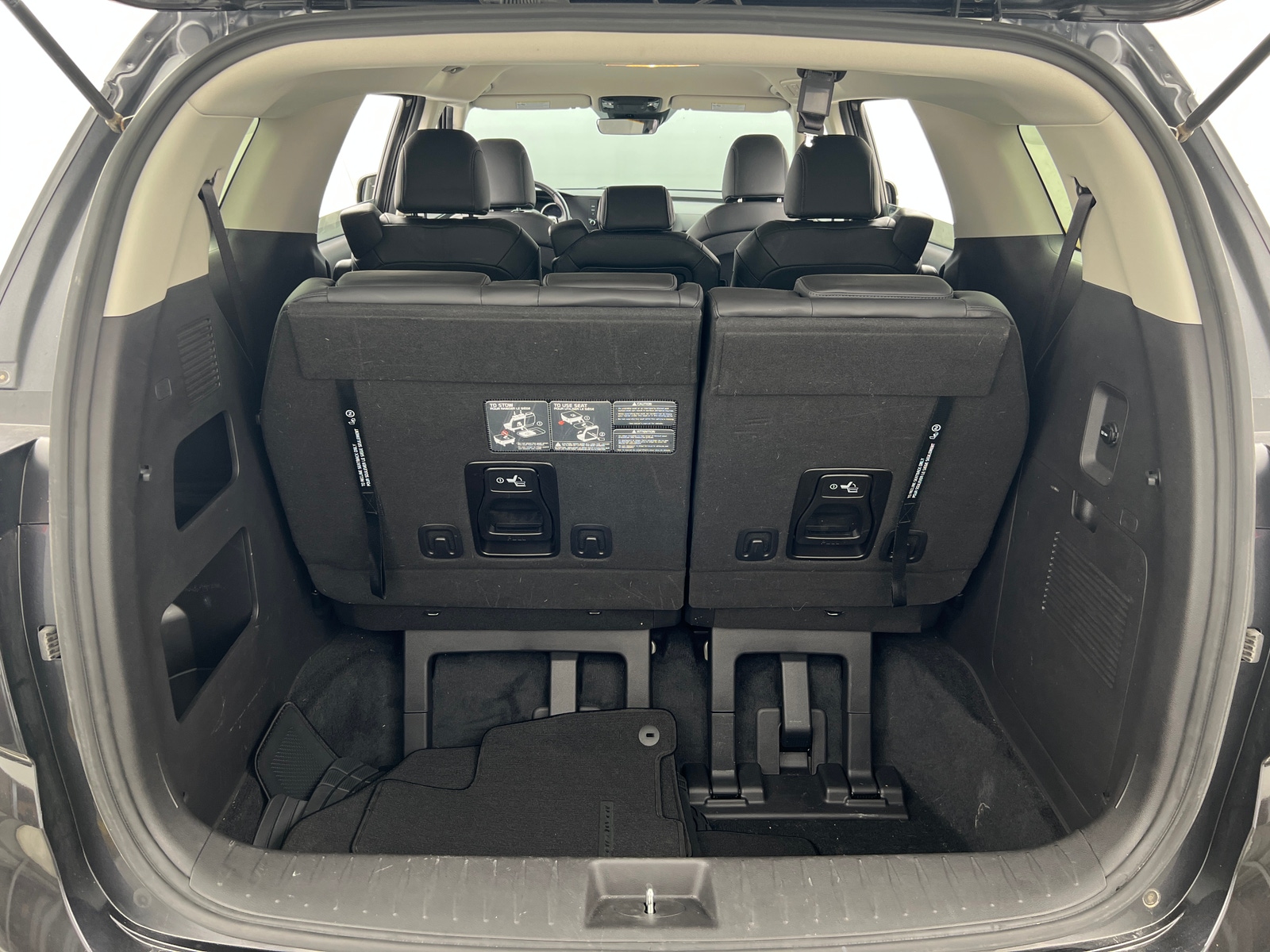 Thumbnail: 2023 Kia Carnival - 6