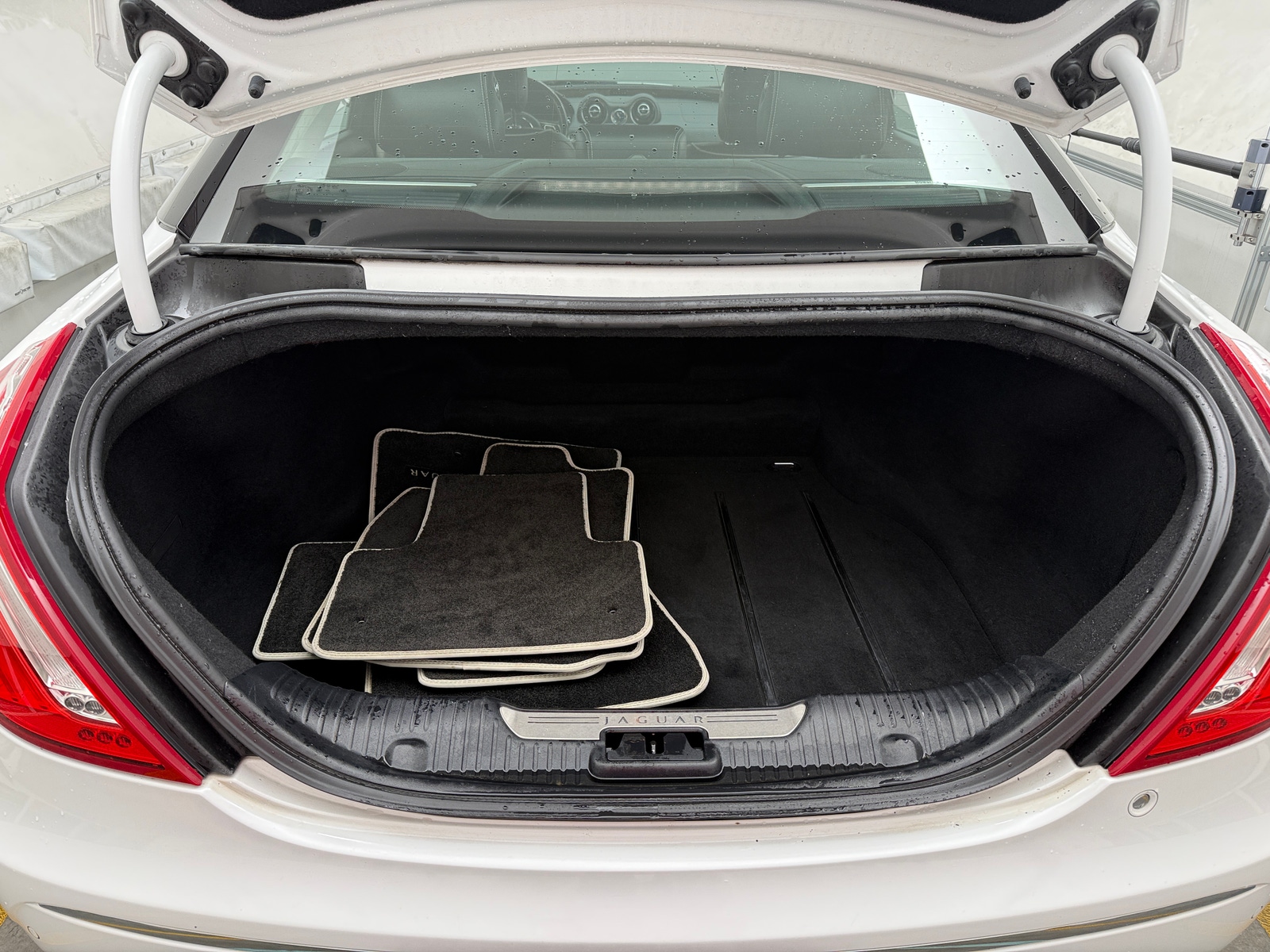 Thumbnail: 2012 Jaguar XJ - 6