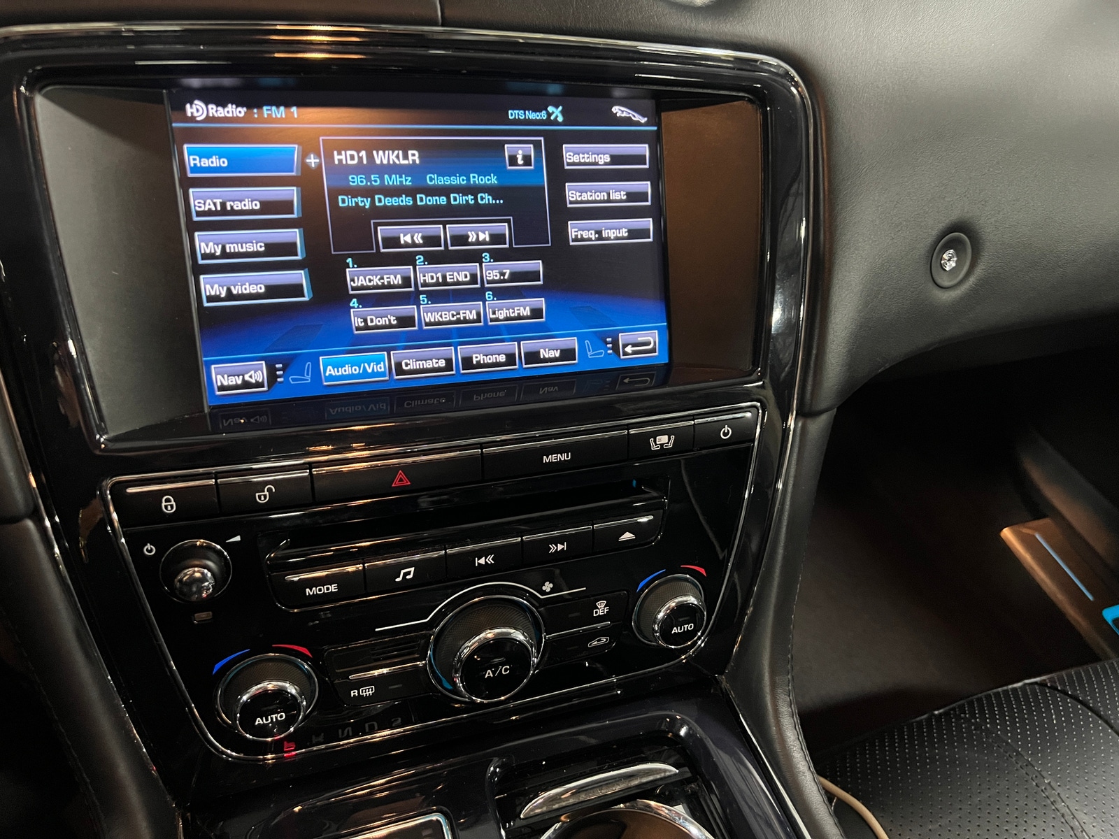 Thumbnail: 2012 Jaguar XJ - 3