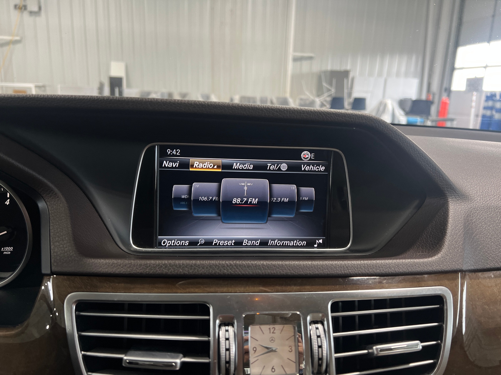 Thumbnail: 2016 Mercedes-Benz E-Class - 3