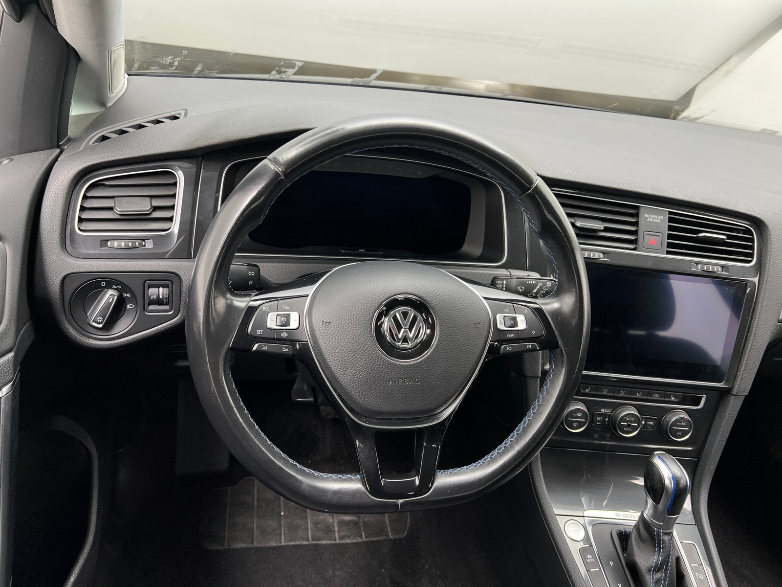 Thumbnail: 2019 Volkswagen e-Golf - 4