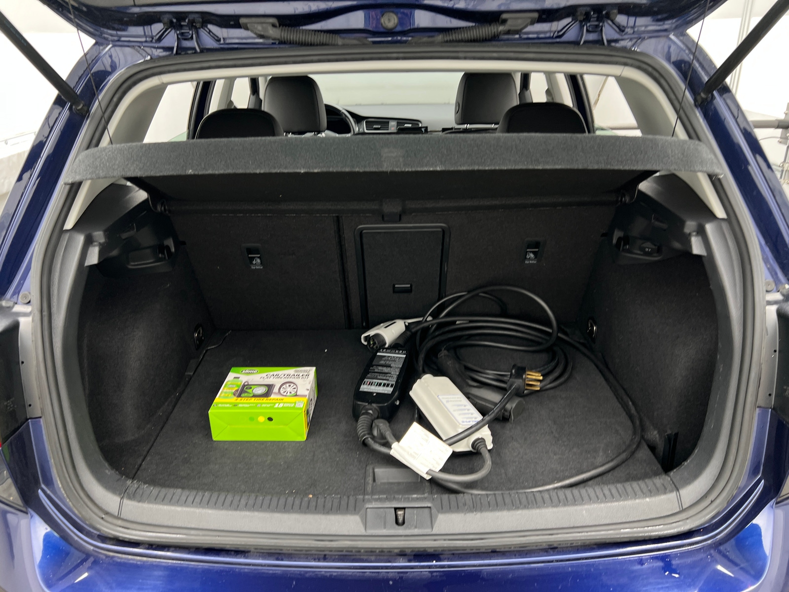 Thumbnail: 2019 Volkswagen e-Golf - 6